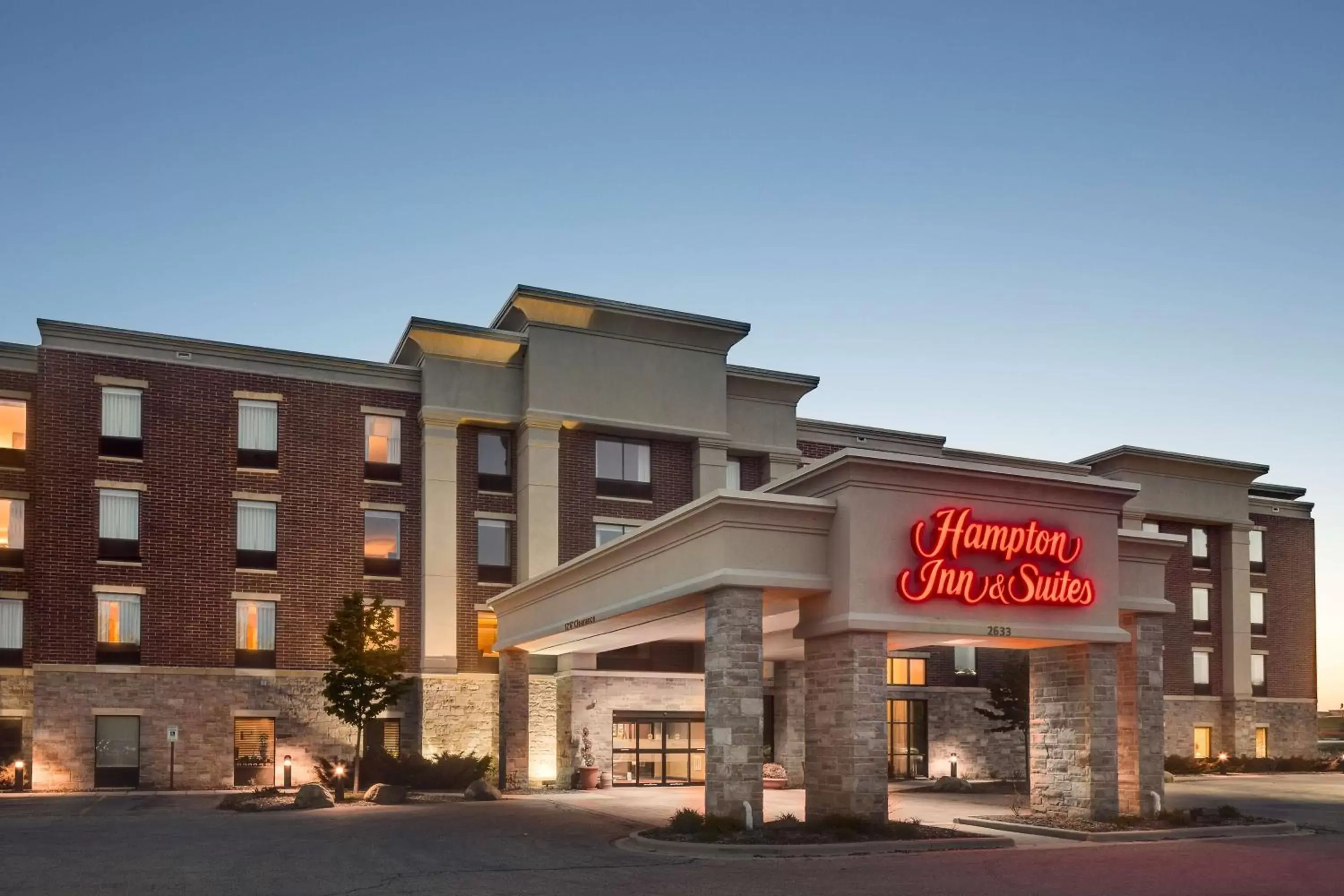 Property building in Hampton Inn & Suites Grafton Property building in Hampton Inn & Suites Grafton