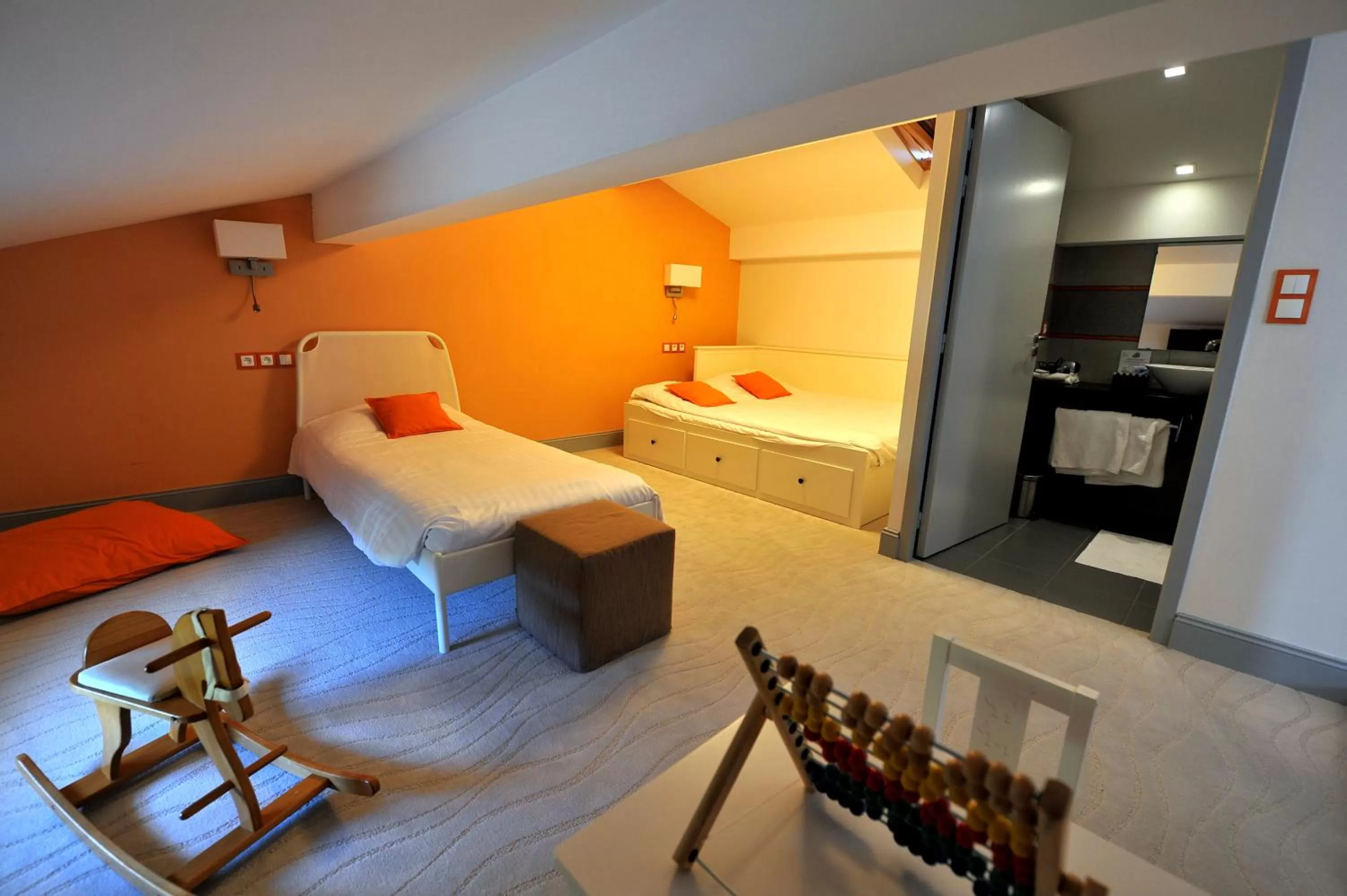 Family, Bed in Logis- Hôtel Spa Restaurant l'Epicurial