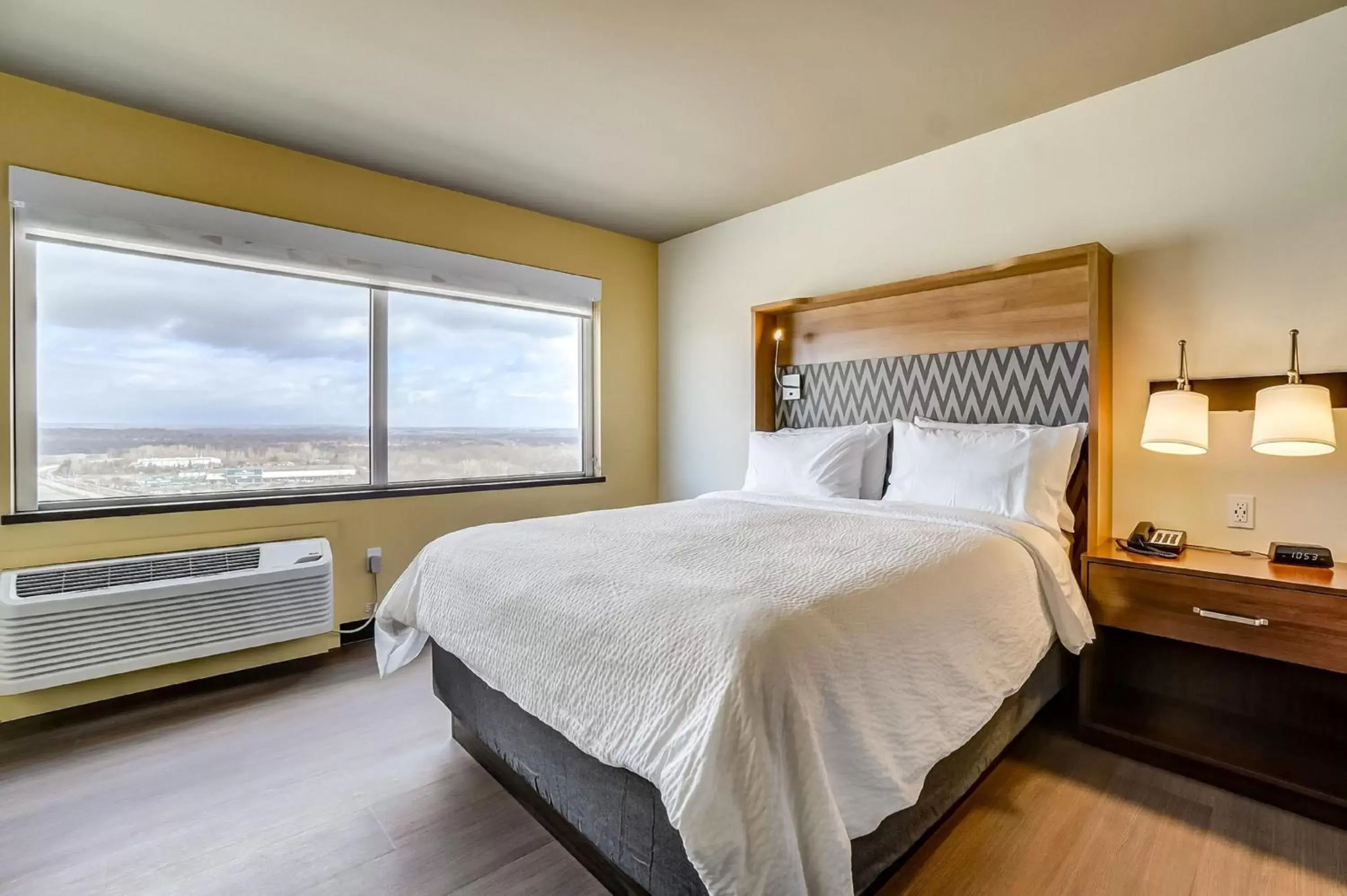 Photo of the whole room, Bed in Holiday Inn Gatineau - Ottawa, an IHG Hotel