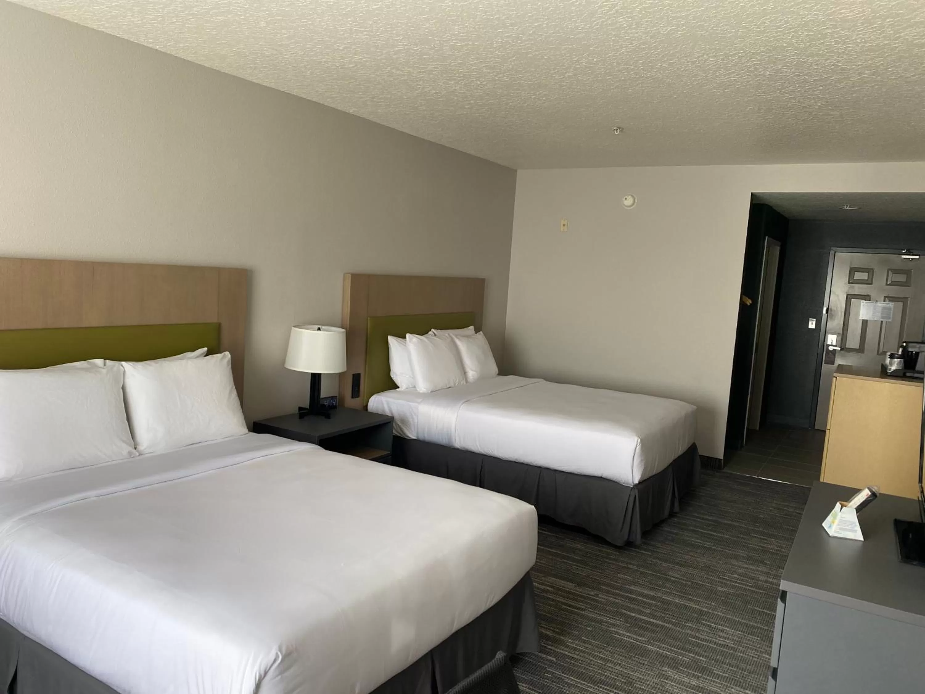 Photo of the whole room, Bed in Country Inn & Suites by Radisson, RJ Stadium - Tampa Airport East