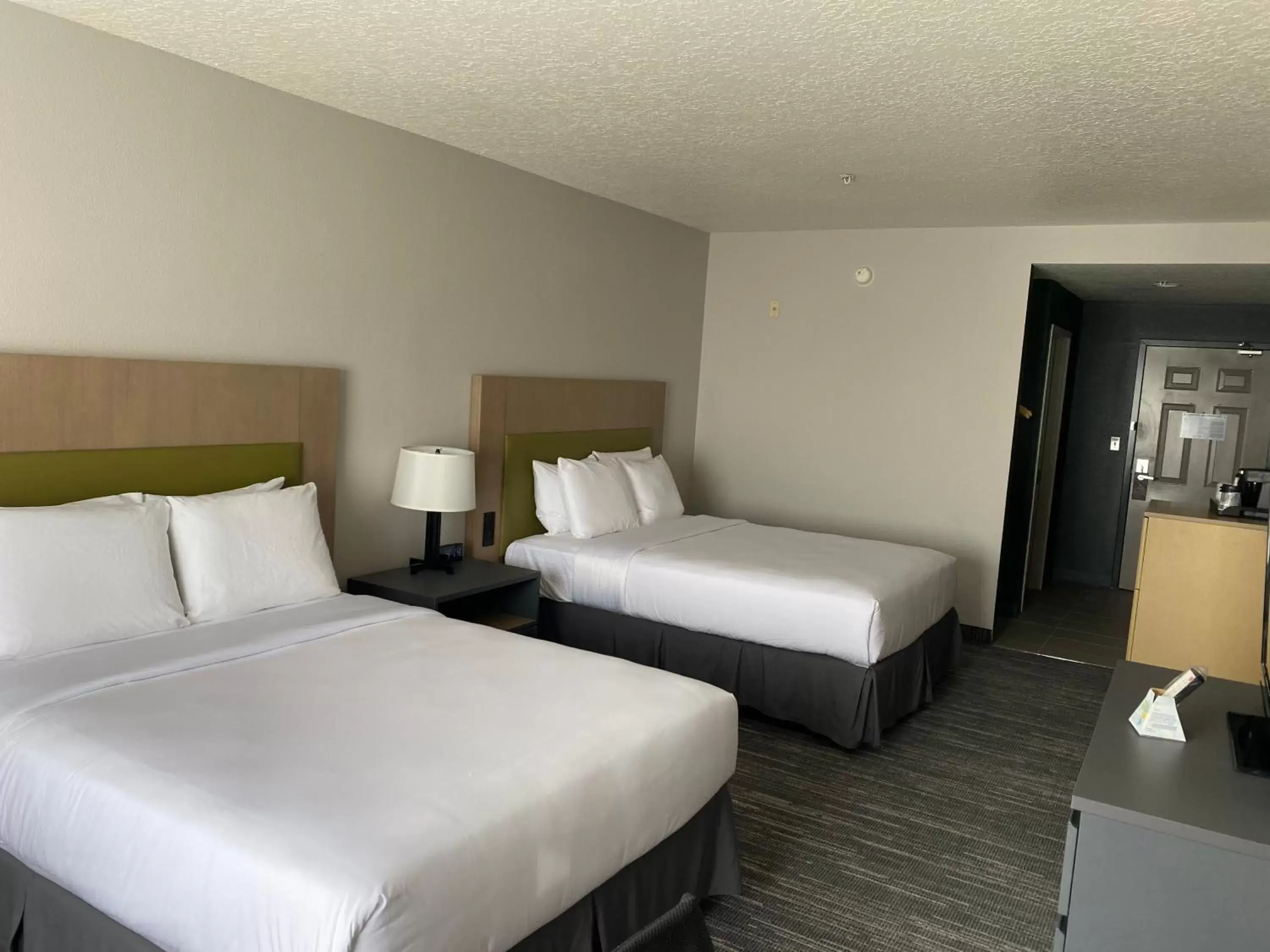 Bed in Country Inn & Suites by Radisson, Tampa RJ Stadium