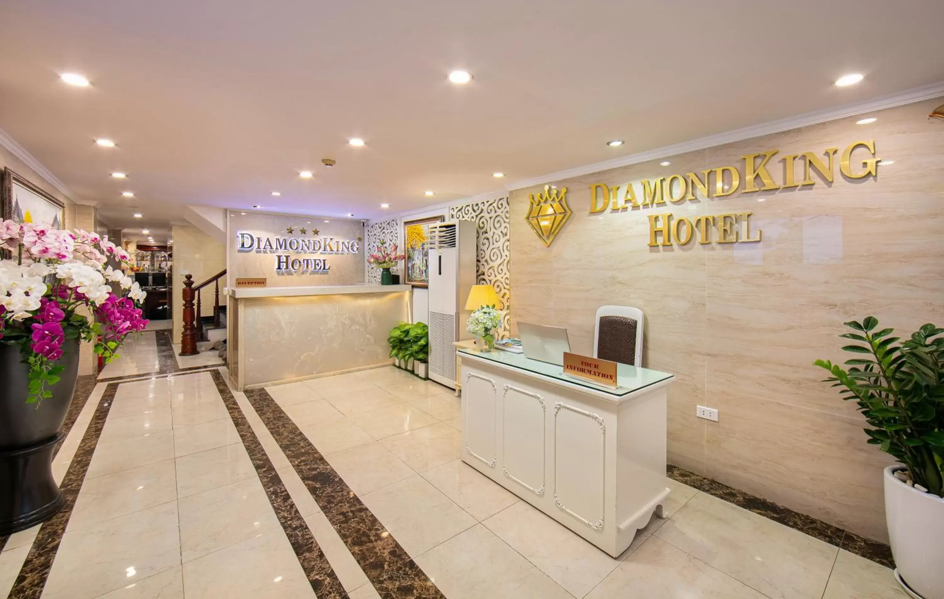 Staff, Lobby/Reception in Hanoi Diamond King Hotel & Travel