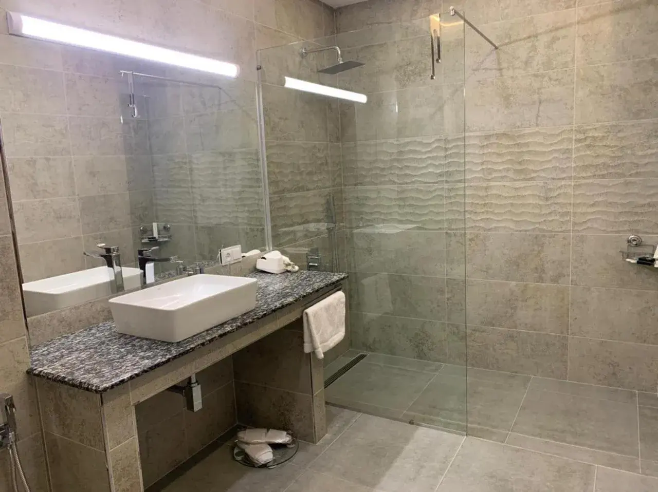 Bathroom in Ararat Hotel