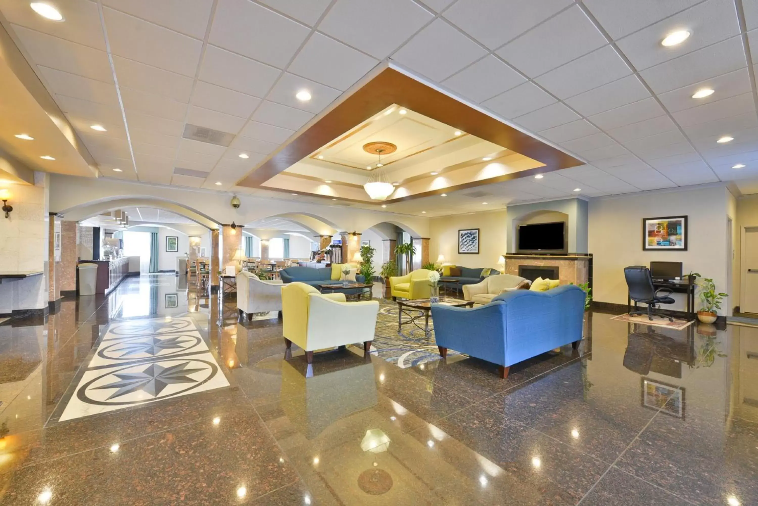 Lobby or reception, Restaurant/Places to Eat in Holiday Inn Express Hotel & Suites Tacoma South - Lakewood, an IHG Hotel