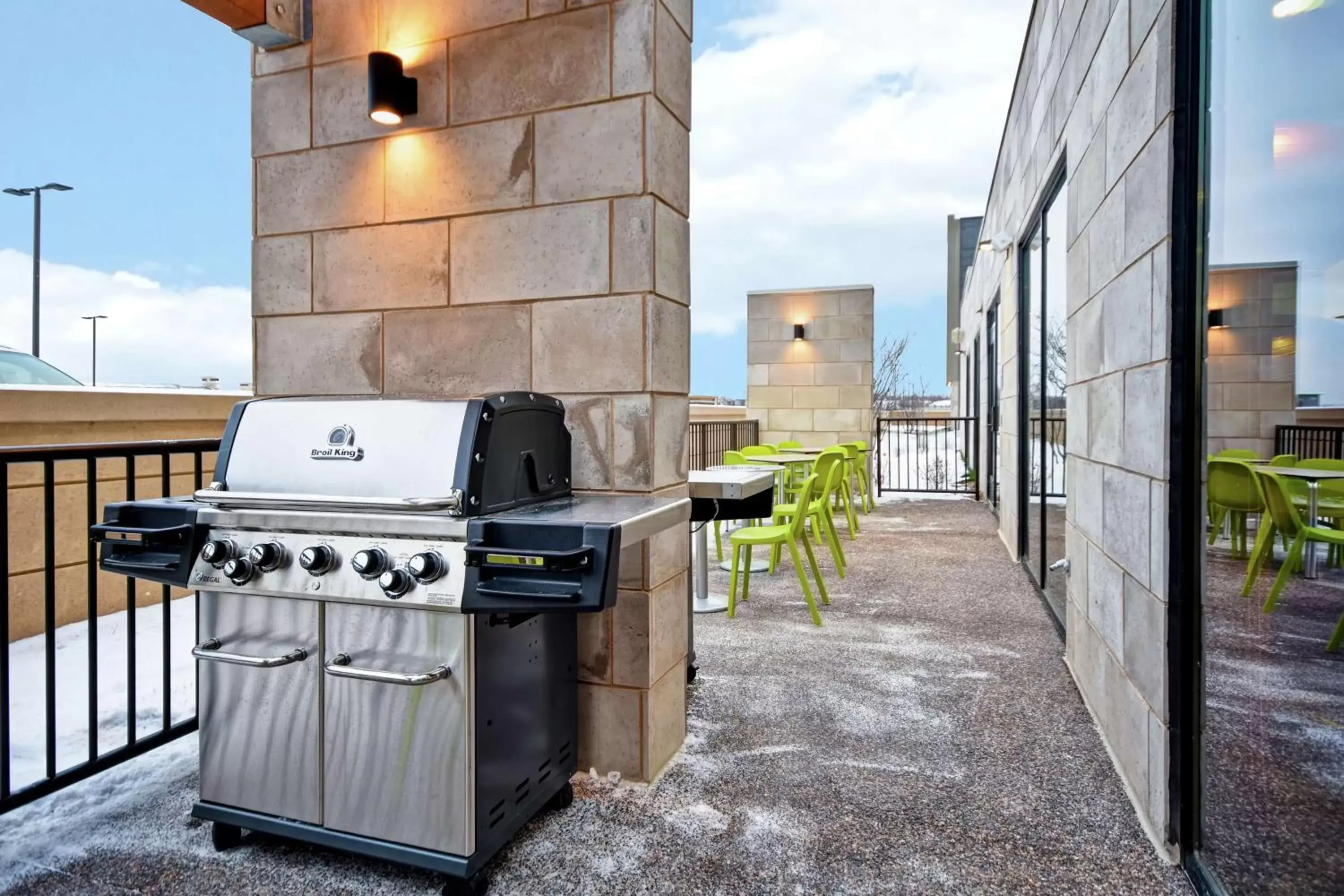 Patio, BBQ Facilities in Home2 Suites By Hilton Eagan Minneapolis