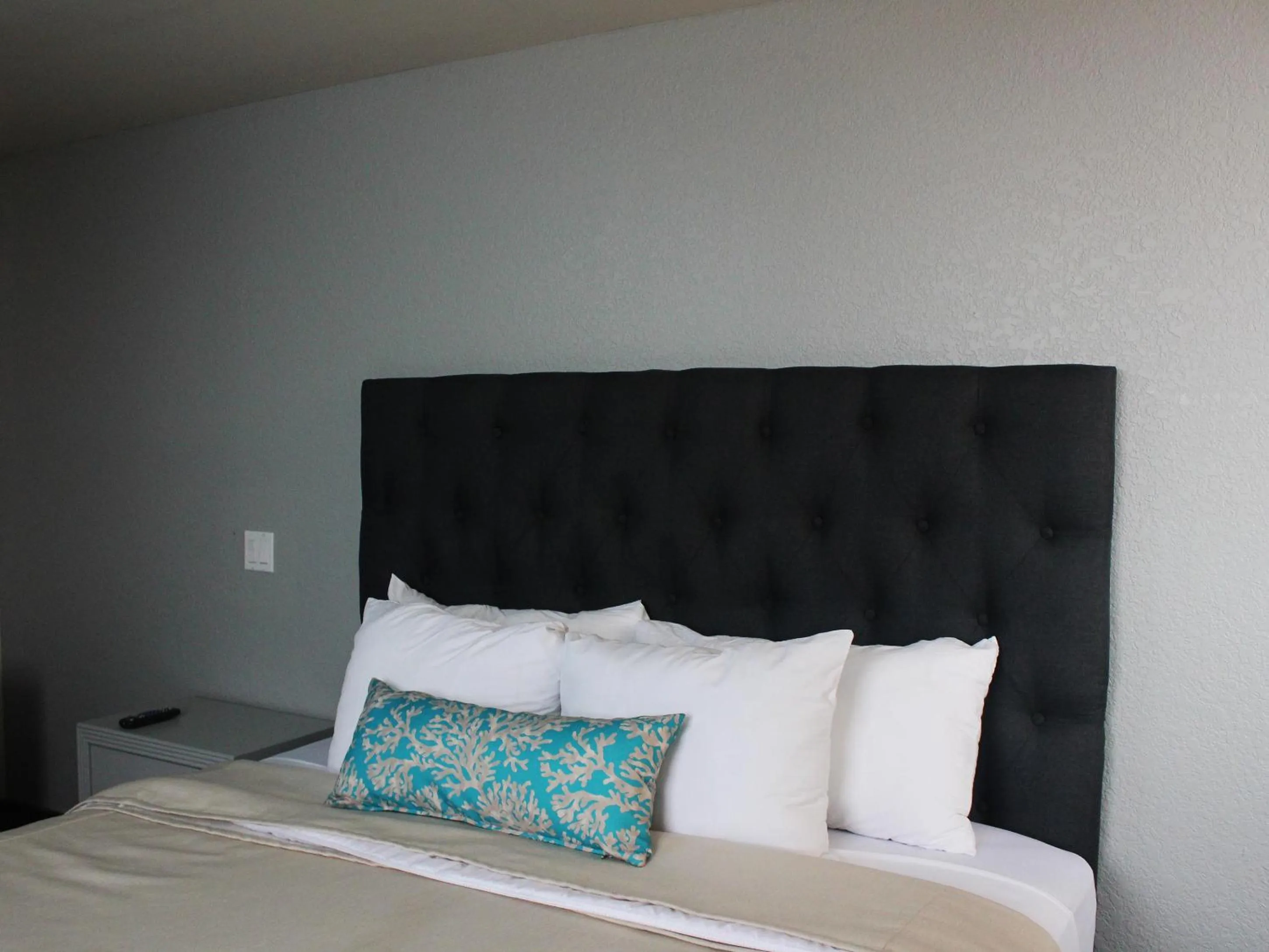 Bed in Hotel Corona Plaza