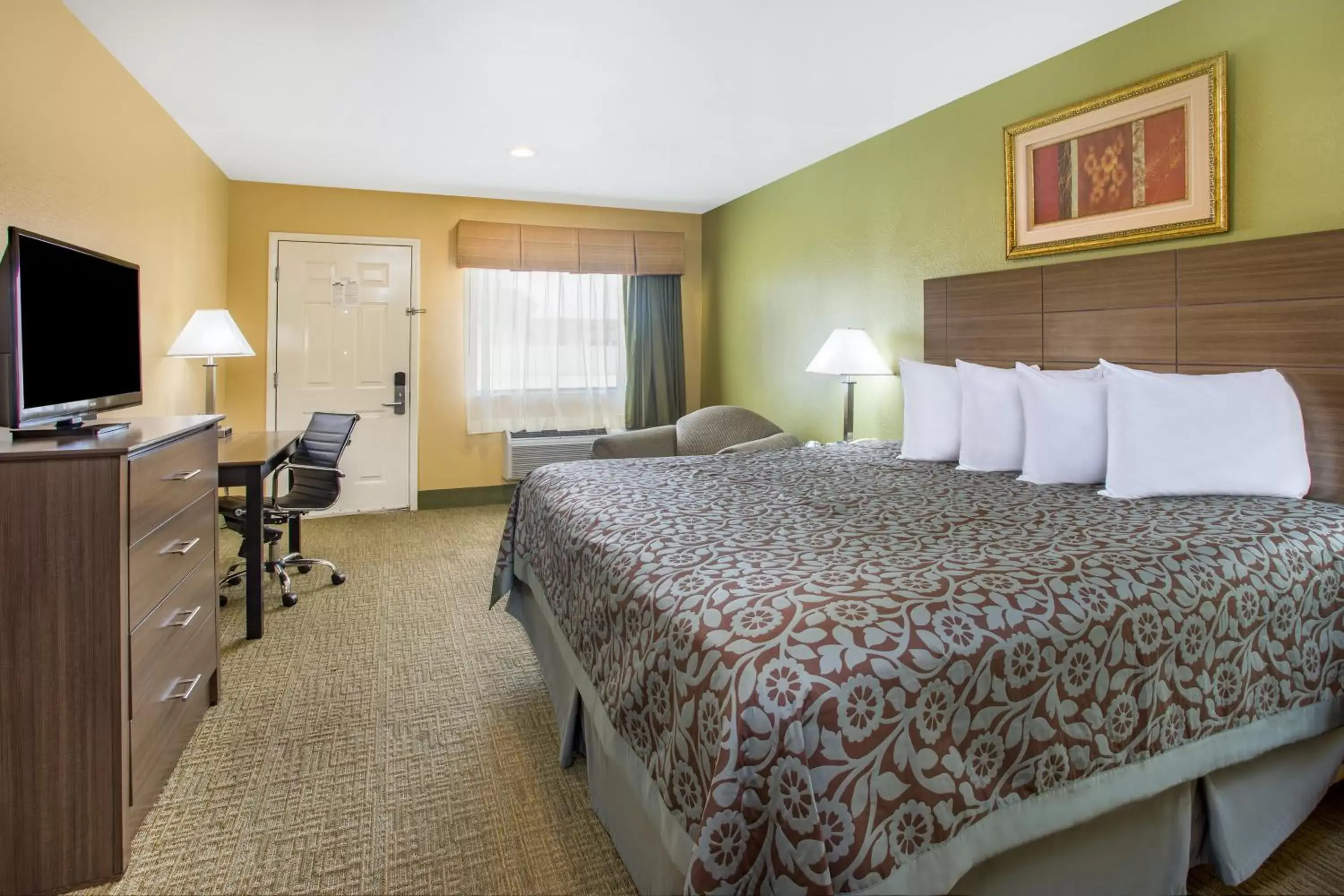 TV and multimedia, Bed in Days Inn by Wyndham Abbeville