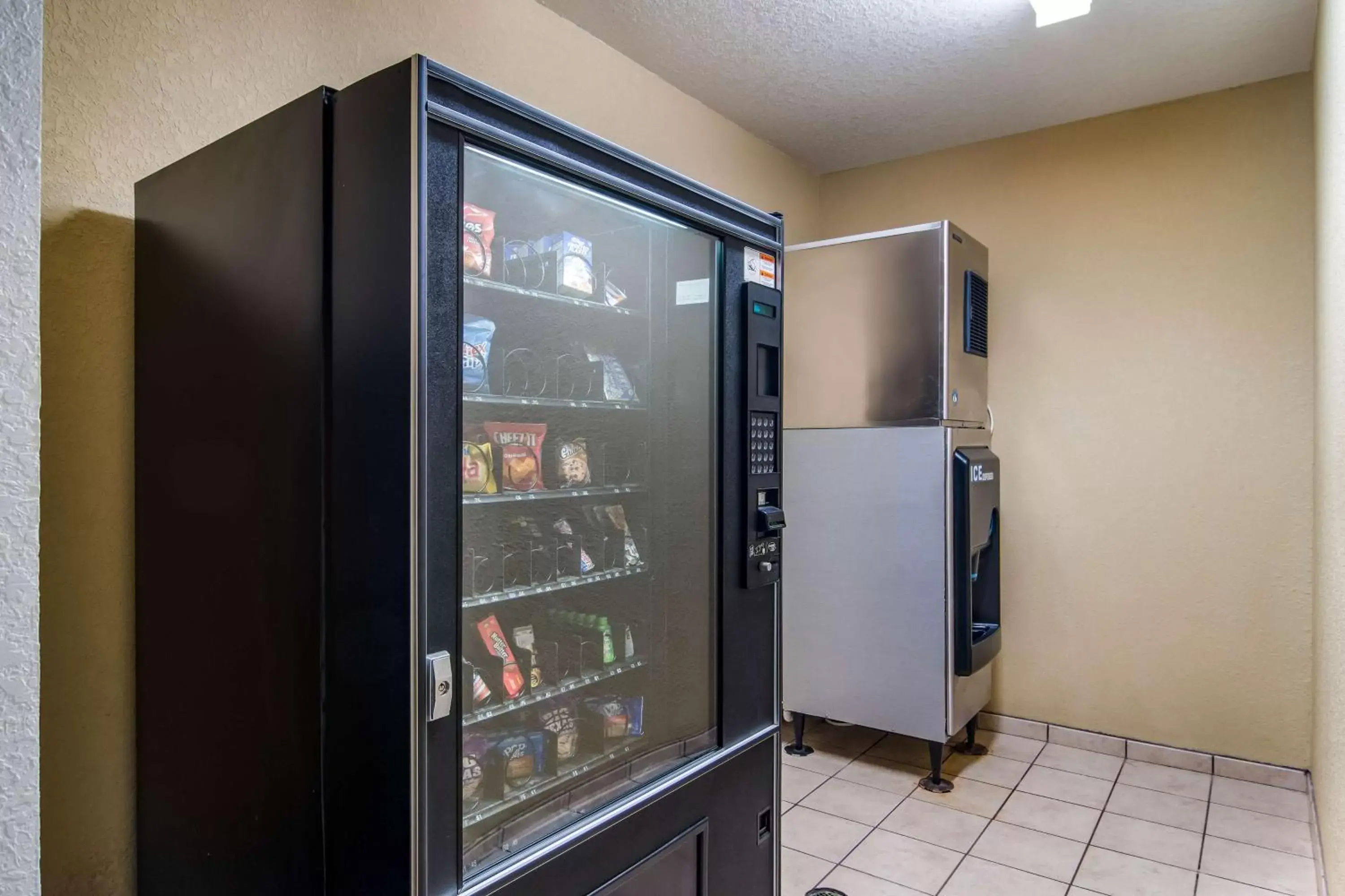 vending machine in Motel 6-Canton, GA
