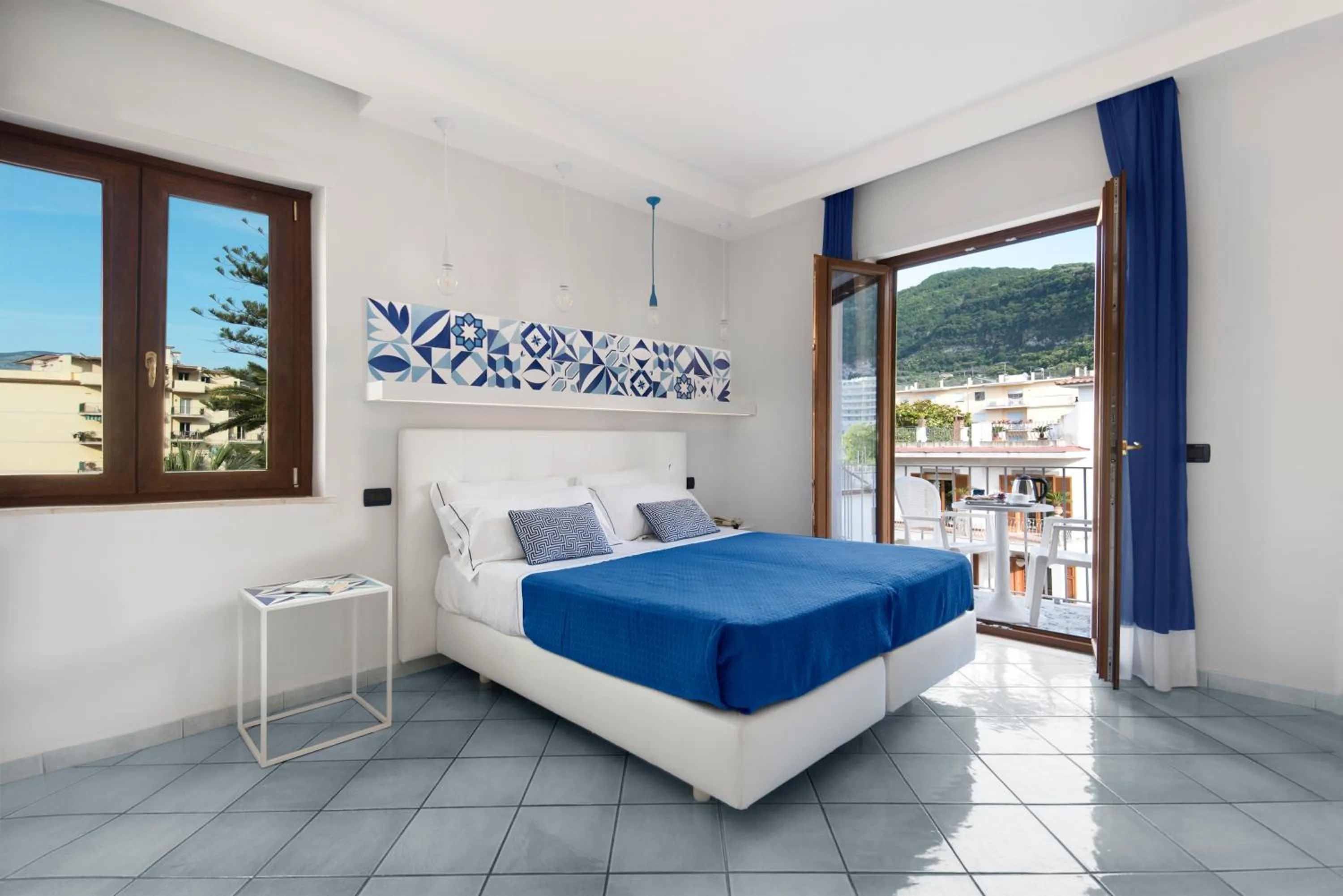 Balcony/Terrace, Bed in Hotel Leone