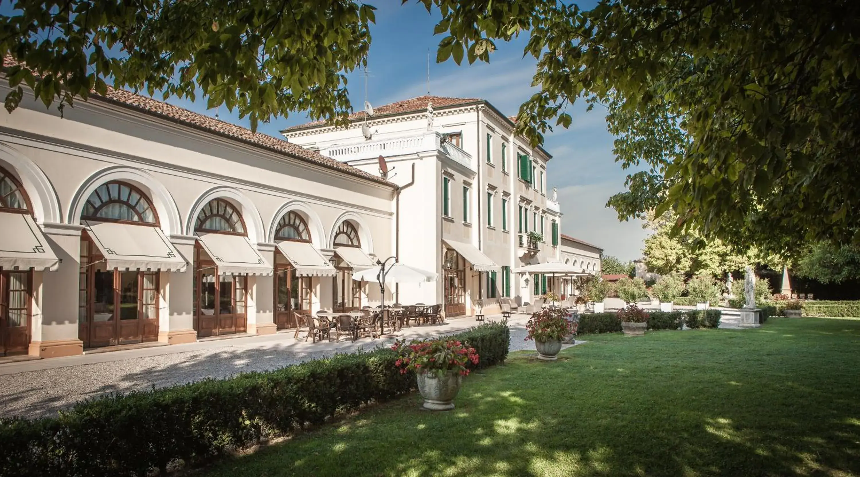 Facade/entrance, Property Building in Hotel Villa Braida