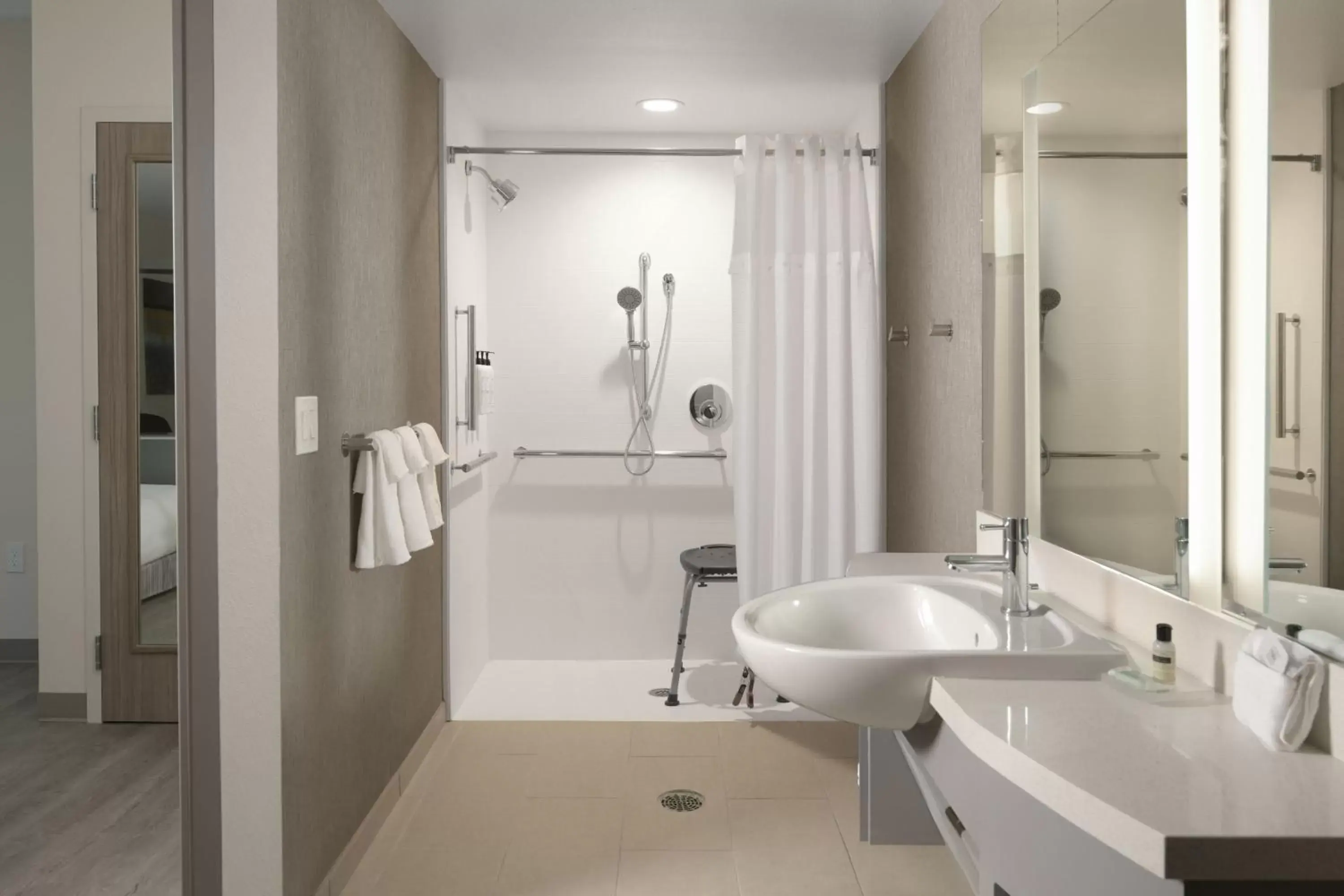 Bathroom in SpringHill Suites by Marriott Lindale