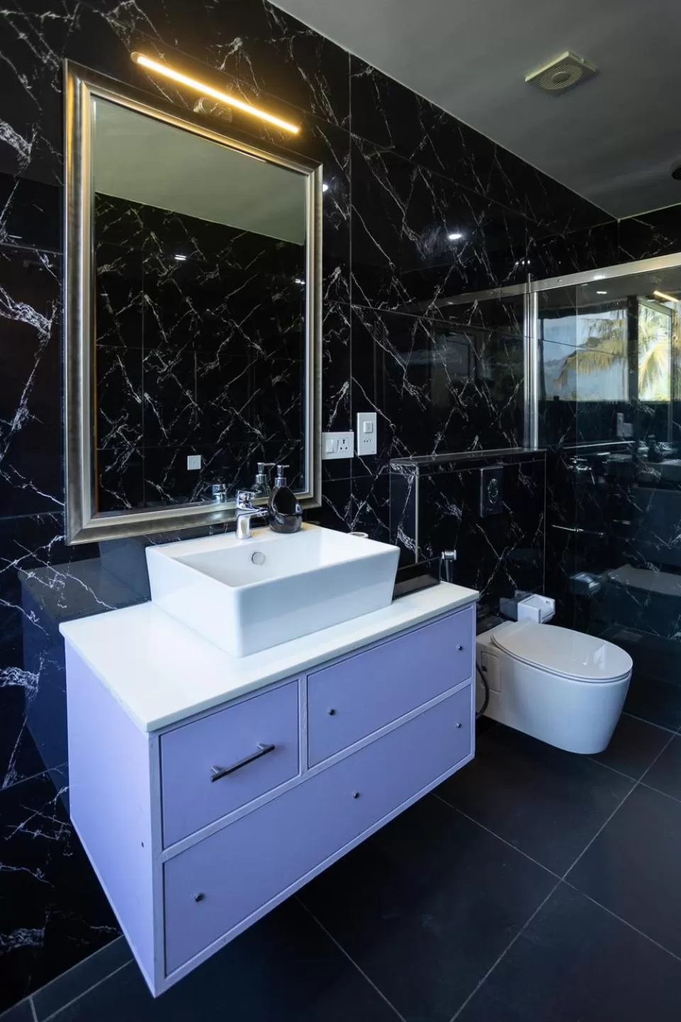 Shower in HOTEL WHITE HOUSE, Munnar