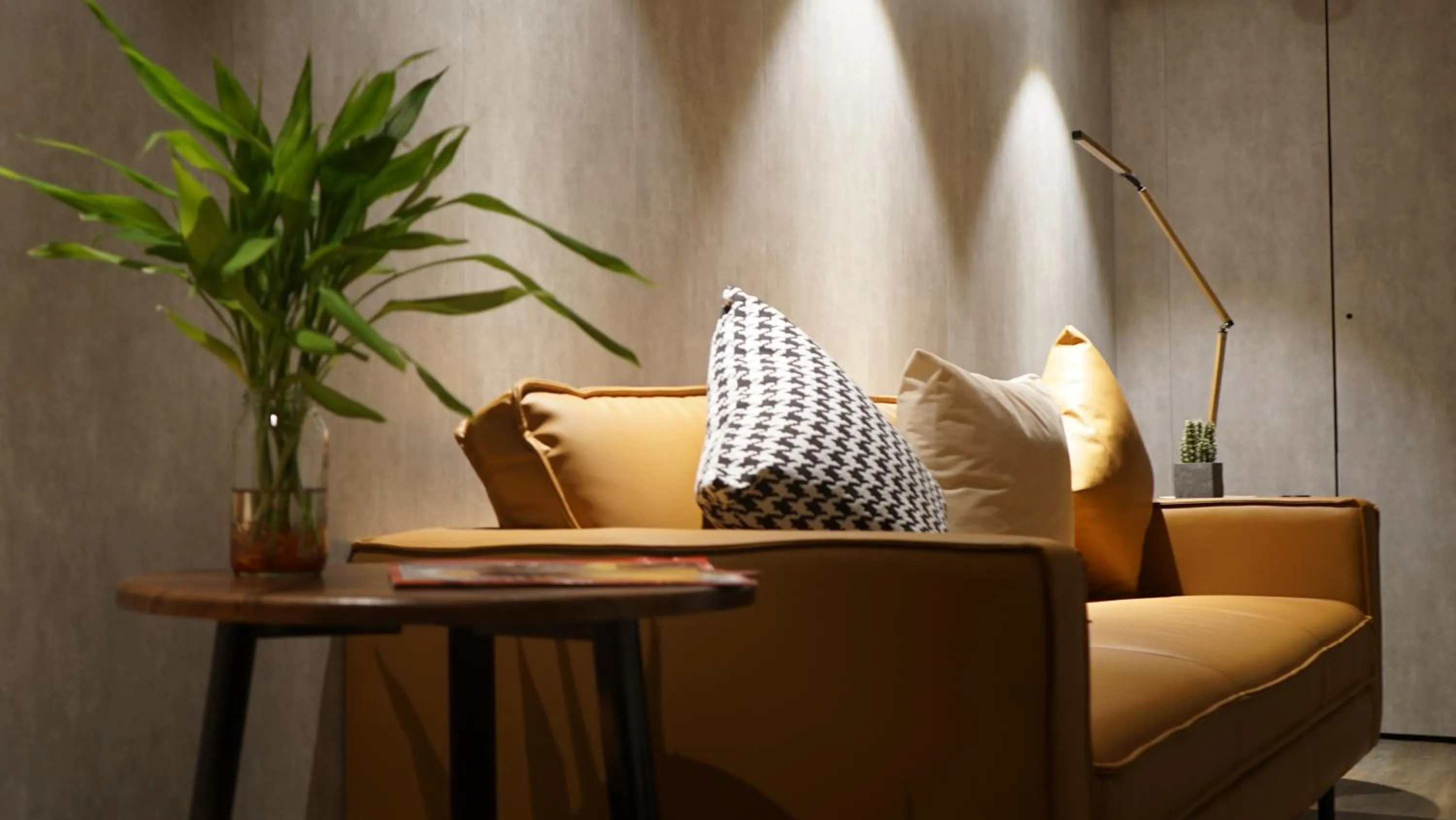 Communal lounge/ TV room in Homy Inn North Point