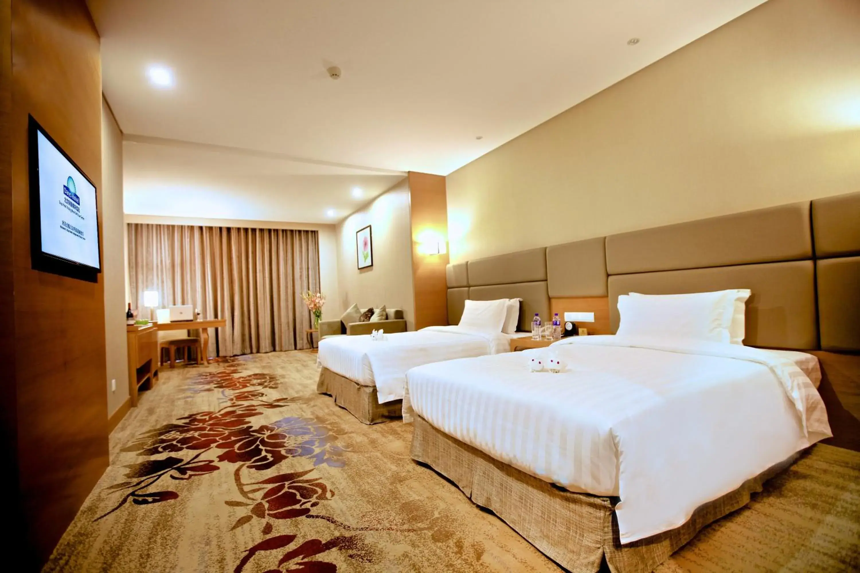 Photo of the whole room, Bed in Ramada by Wyndham Beijing Airport