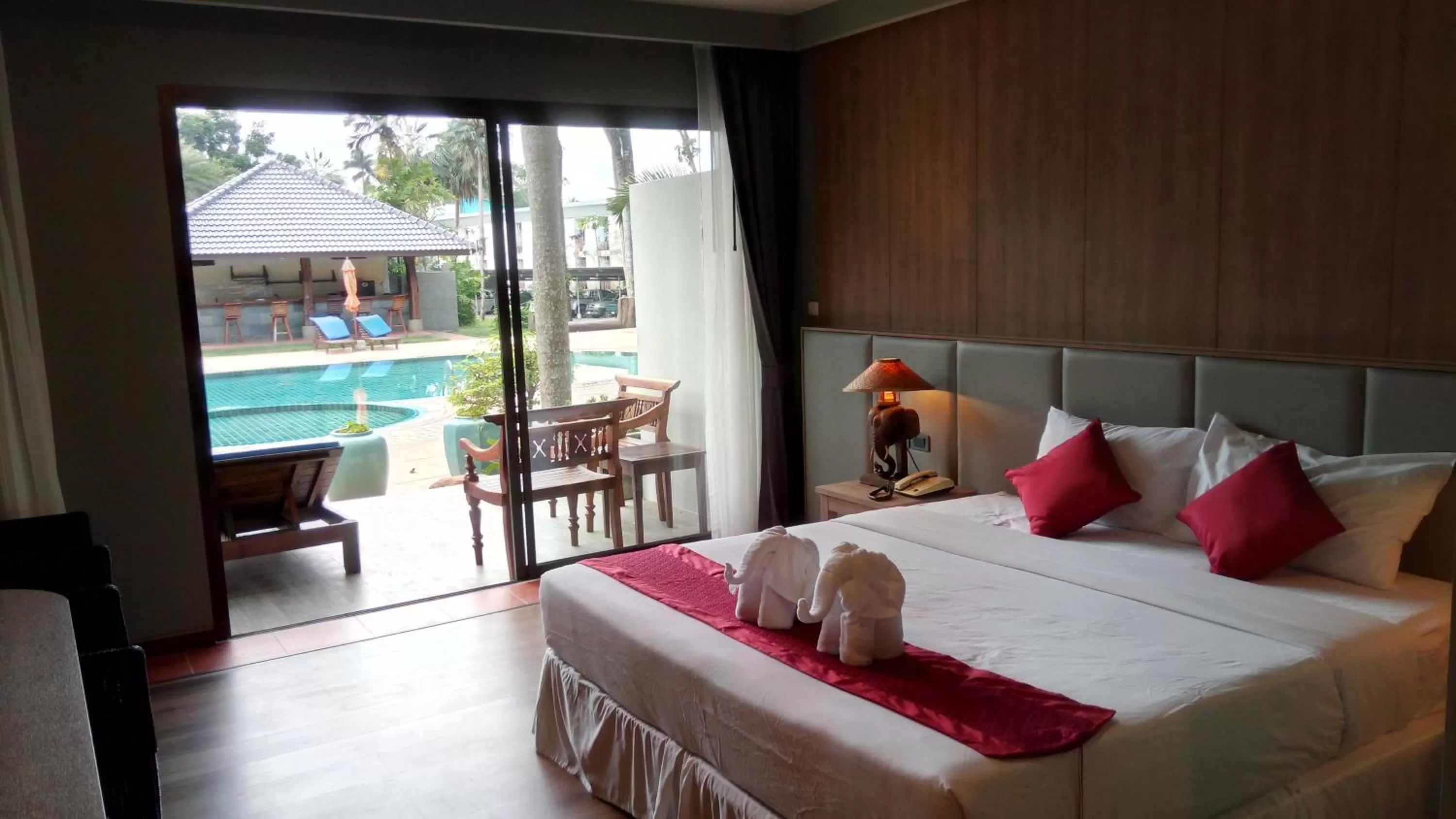 Bed in Chang Buri Resort & Koh Chang Hillside