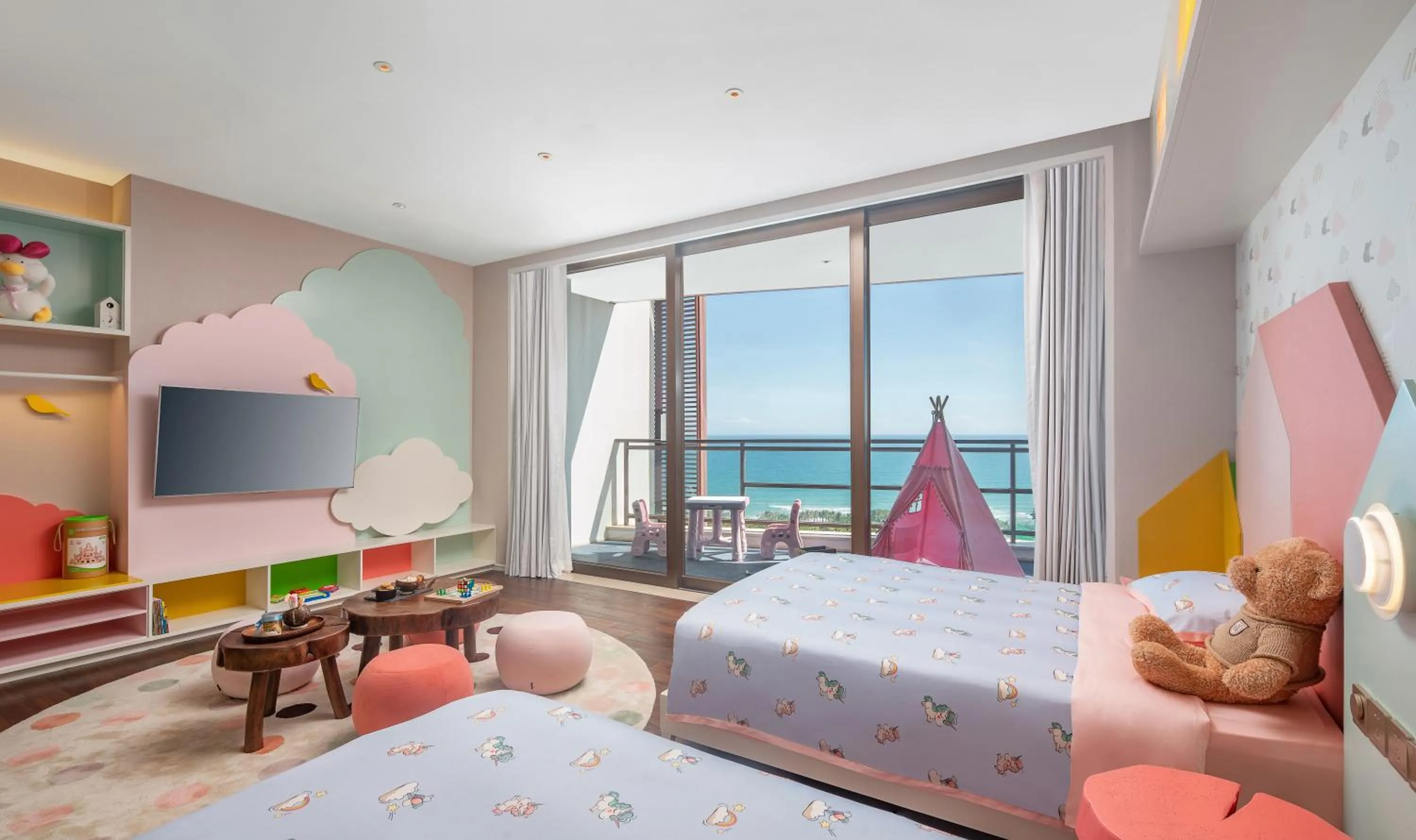 Balcony/Terrace, Bed in Grand Hyatt Sanya Haitang Bay Resort and Spa