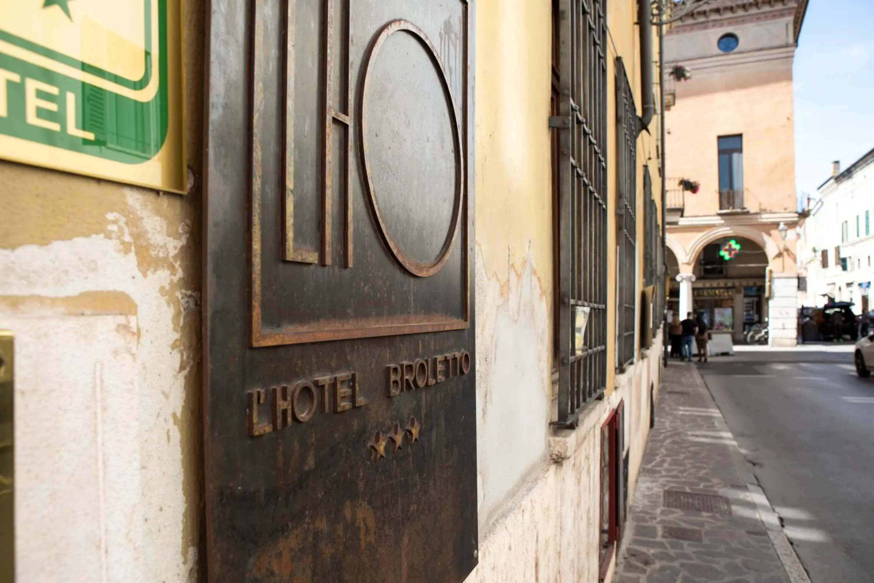 Property building in Hotel Broletto