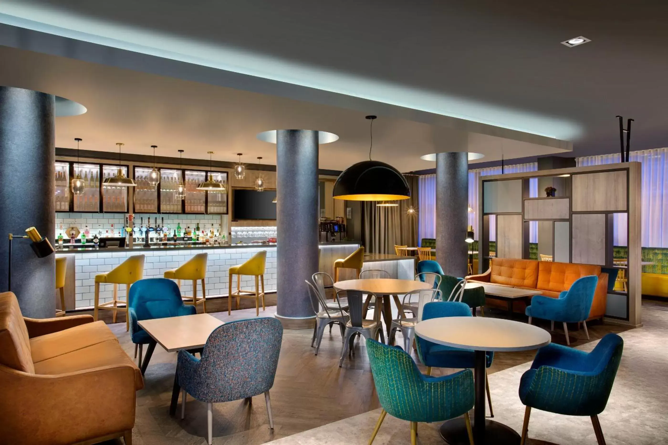 Lounge or bar, Lounge/Bar in Leonardo Hotel Swindon - Formerly Jurys Inn