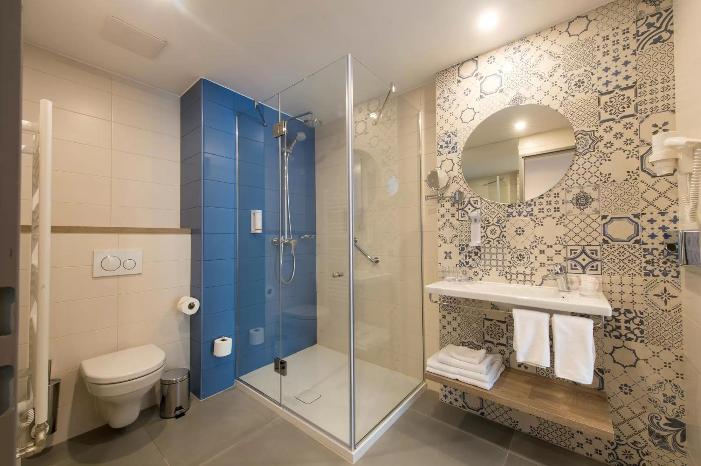 Shower in Three Corners Lifestyle Hotel