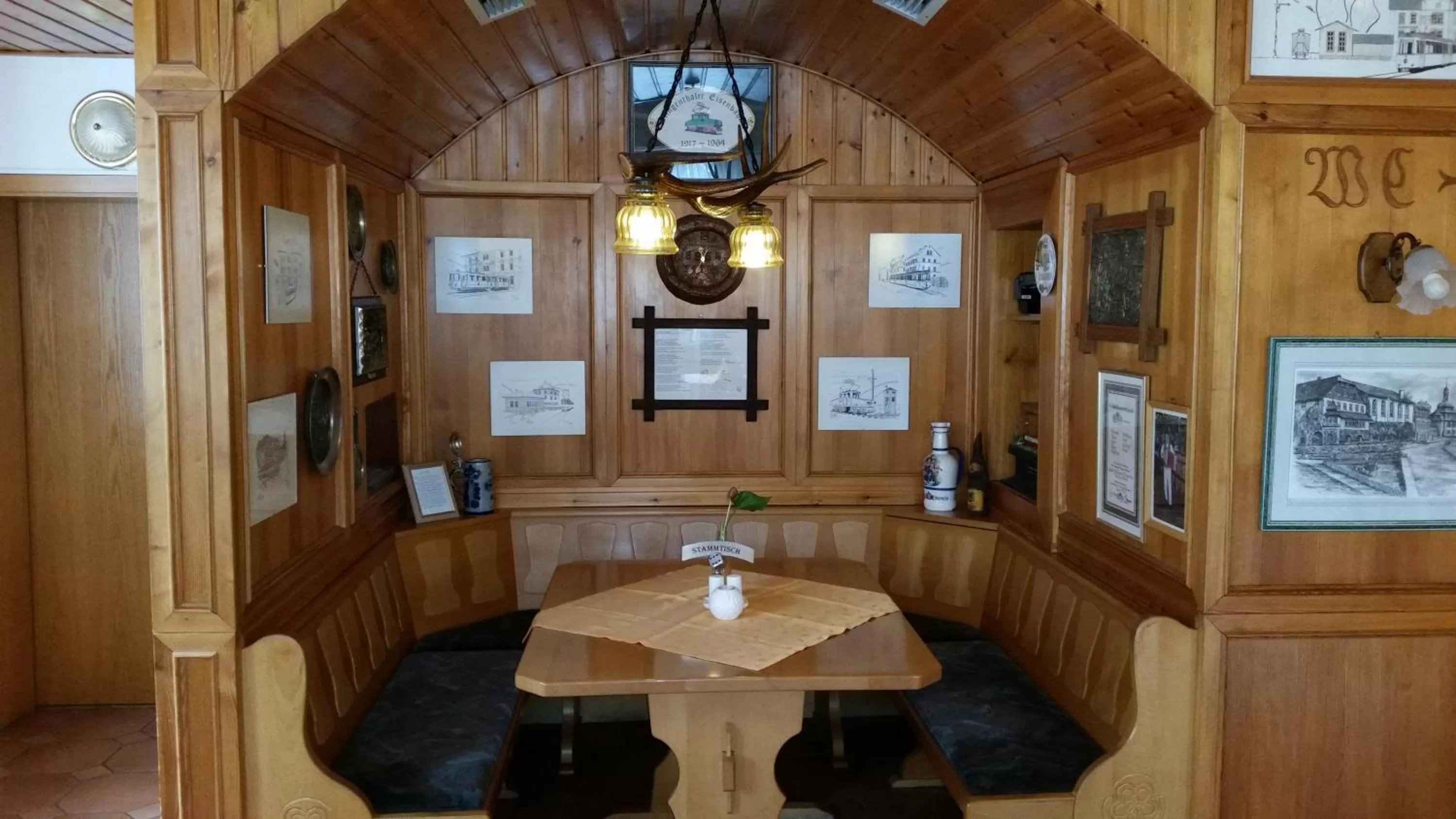 Restaurant/places to eat in Gasthof zum Döhlerwald