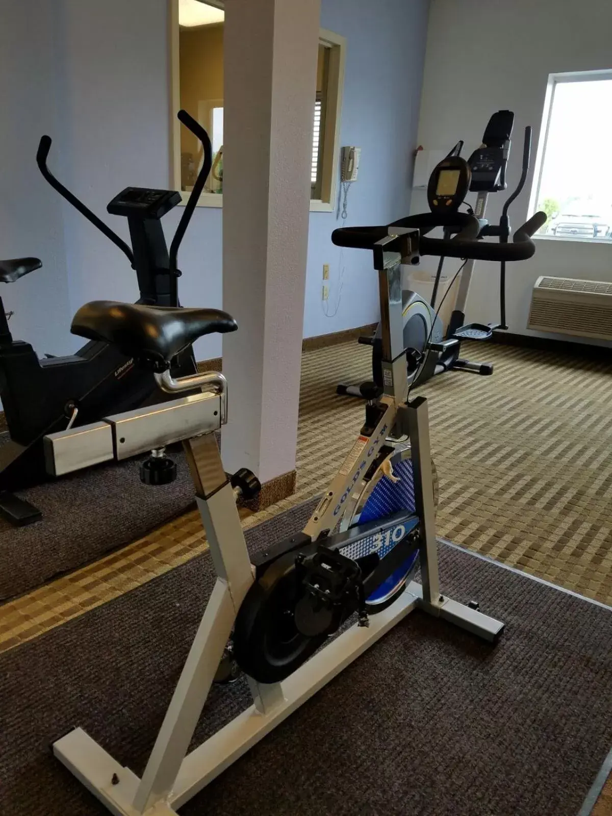 Fitness centre/facilities in Super 8 by Wyndham Huntington Fitness centre/facilities in Super 8 by Wyndham Huntington