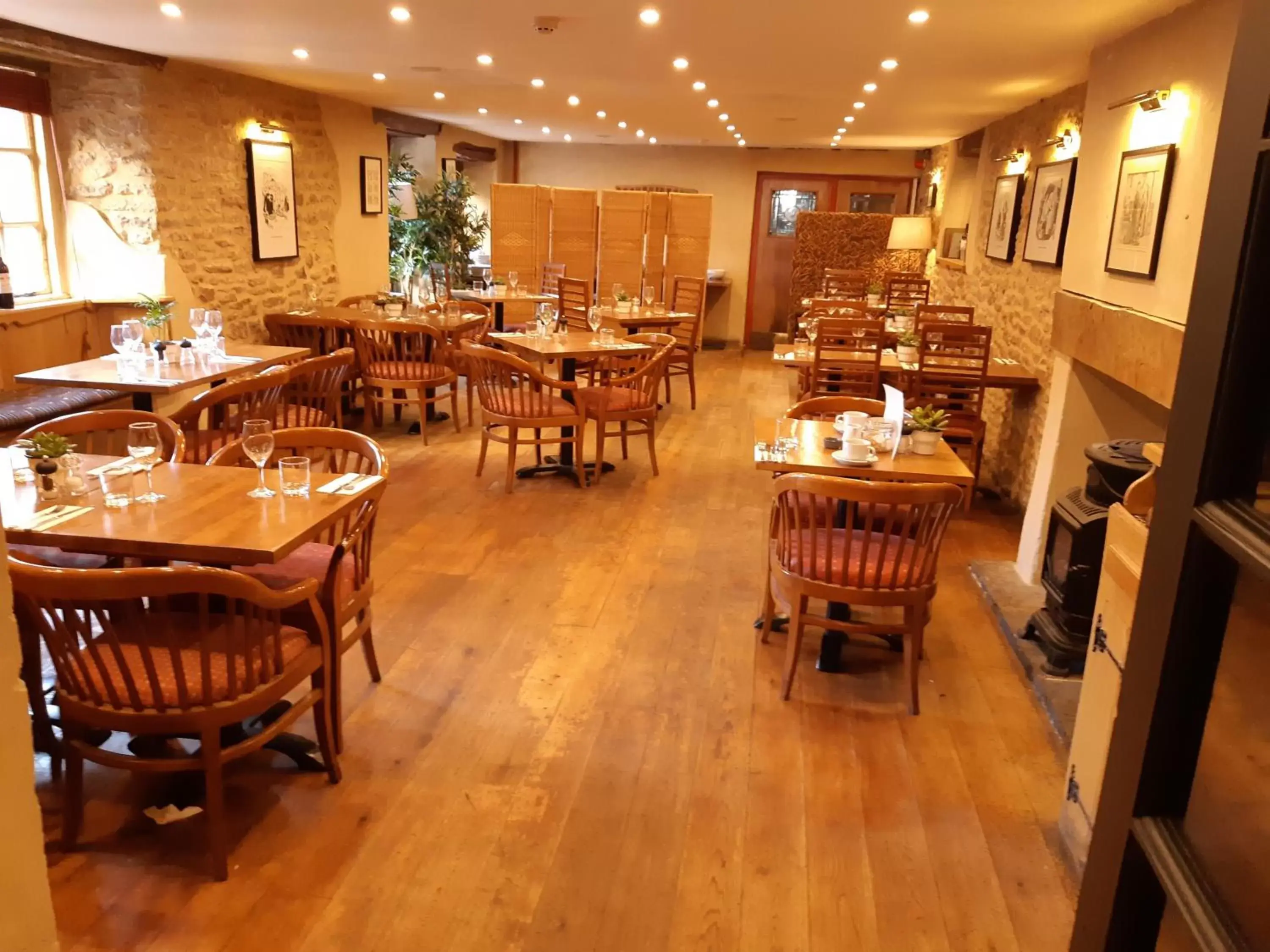 Restaurant/Places to Eat in The Crown at Wells, Somerset