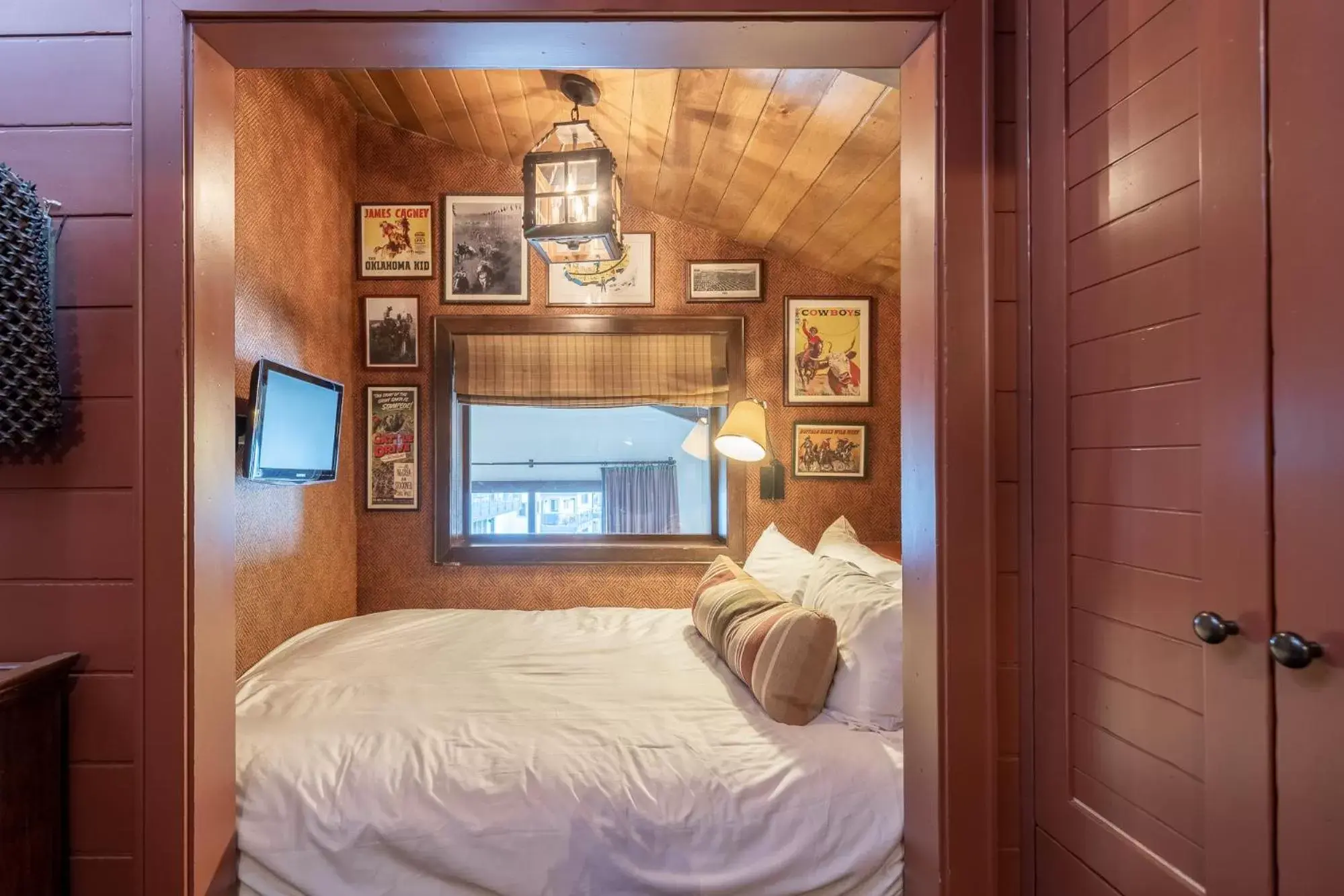 Bed in Lodge at Vail Condominiums