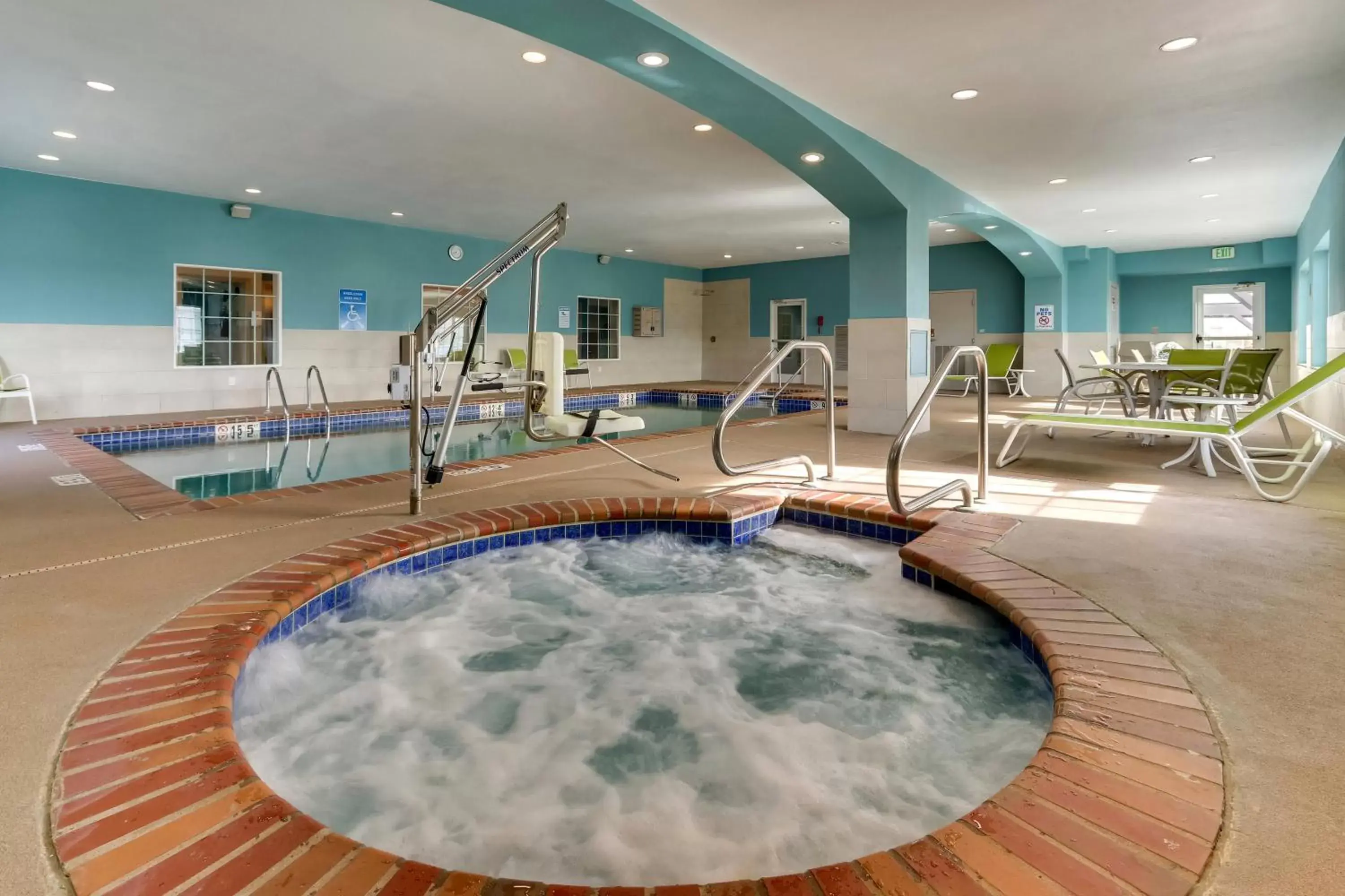 Spa and wellness centre/facilities, Swimming Pool in Holiday Inn Express & Suites - Ardmore, an IHG Hotel