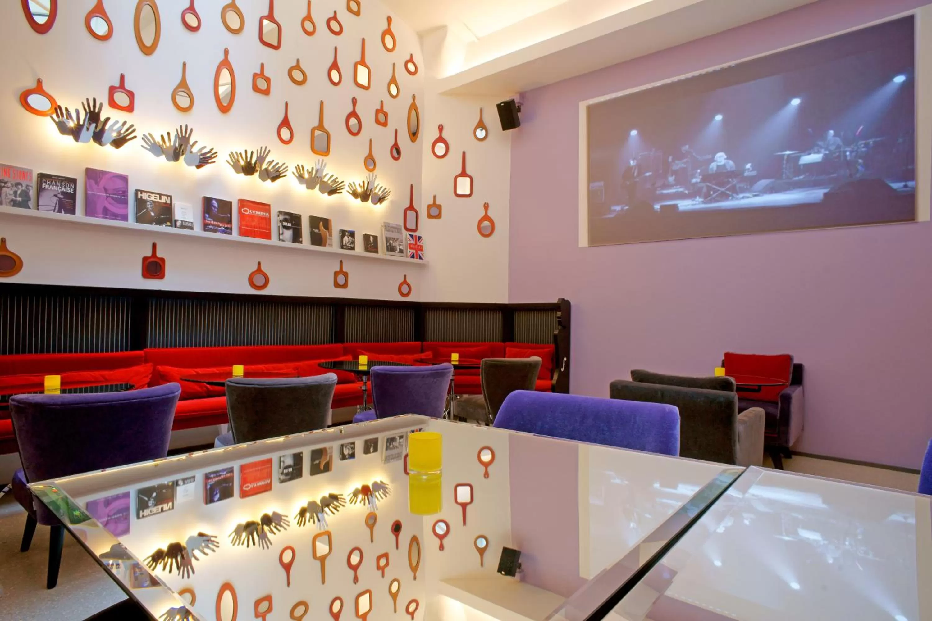 Lounge or bar in Hôtel du Triangle d'Or