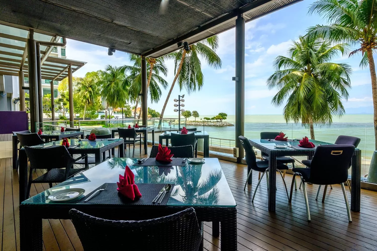 Restaurant/places to eat in Mercure Penang Beach