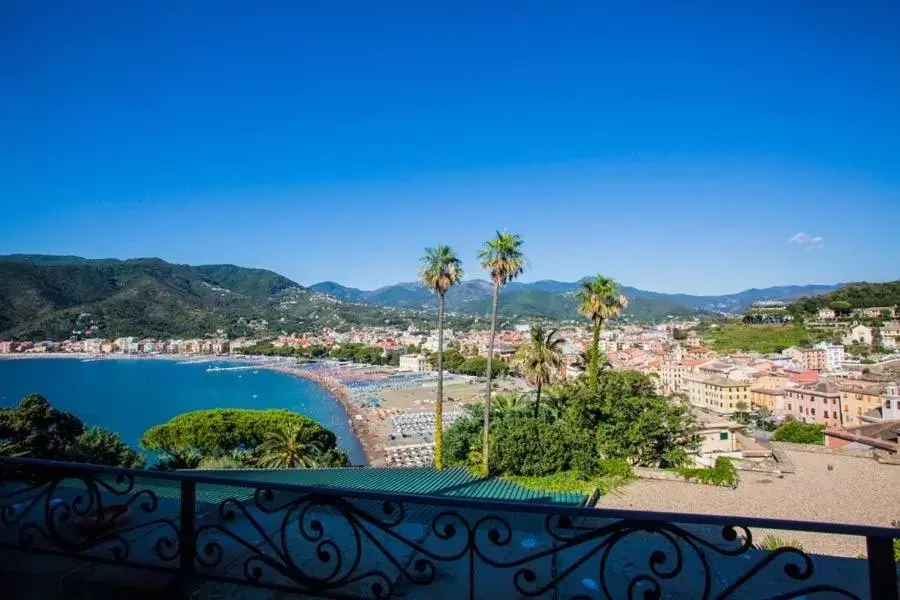 Sea view, Mountain View in Grand Hotel Dei Castelli