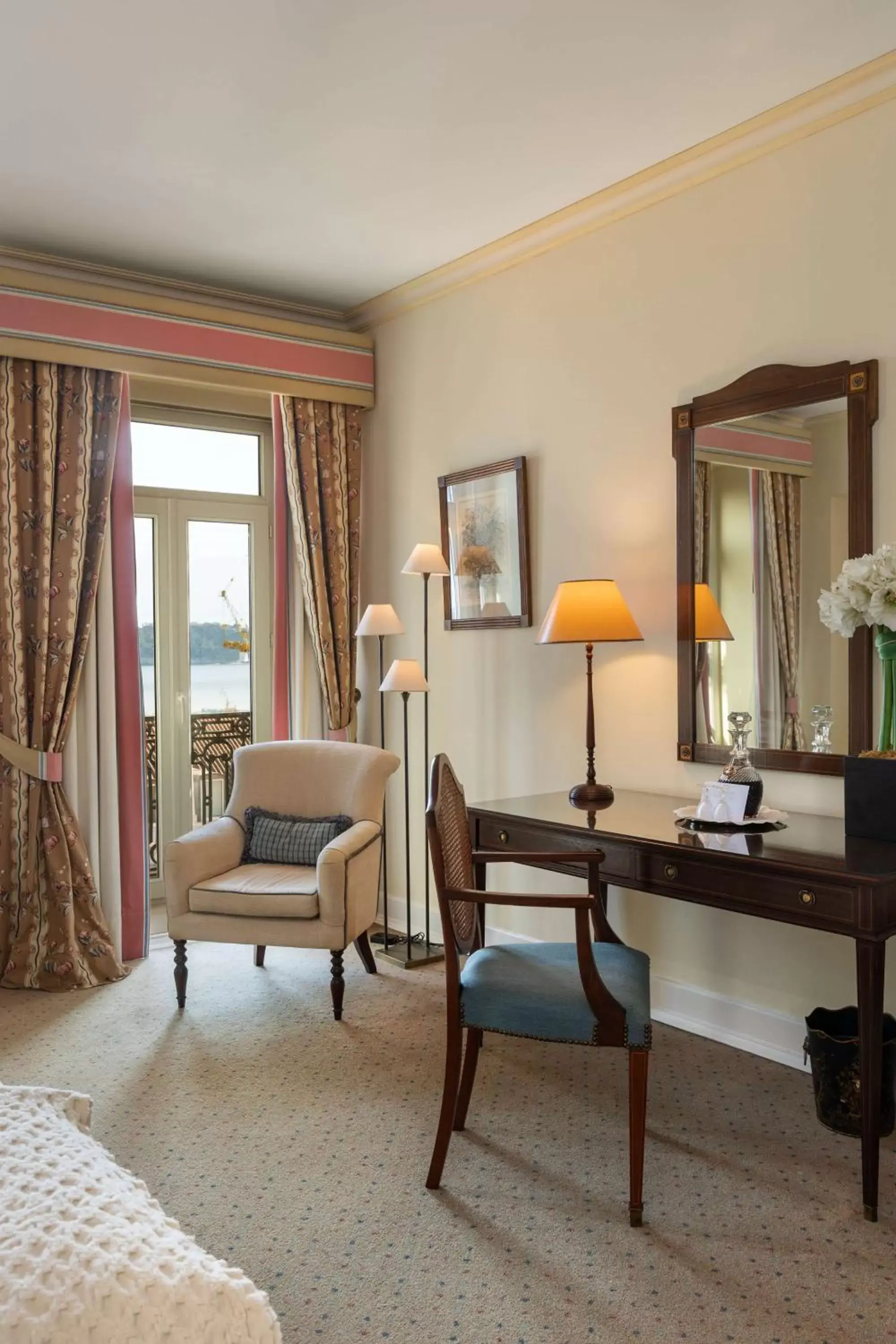 Bedroom, Seating Area in As Janelas Verdes Inn - Lisbon Heritage Collection - Riverside