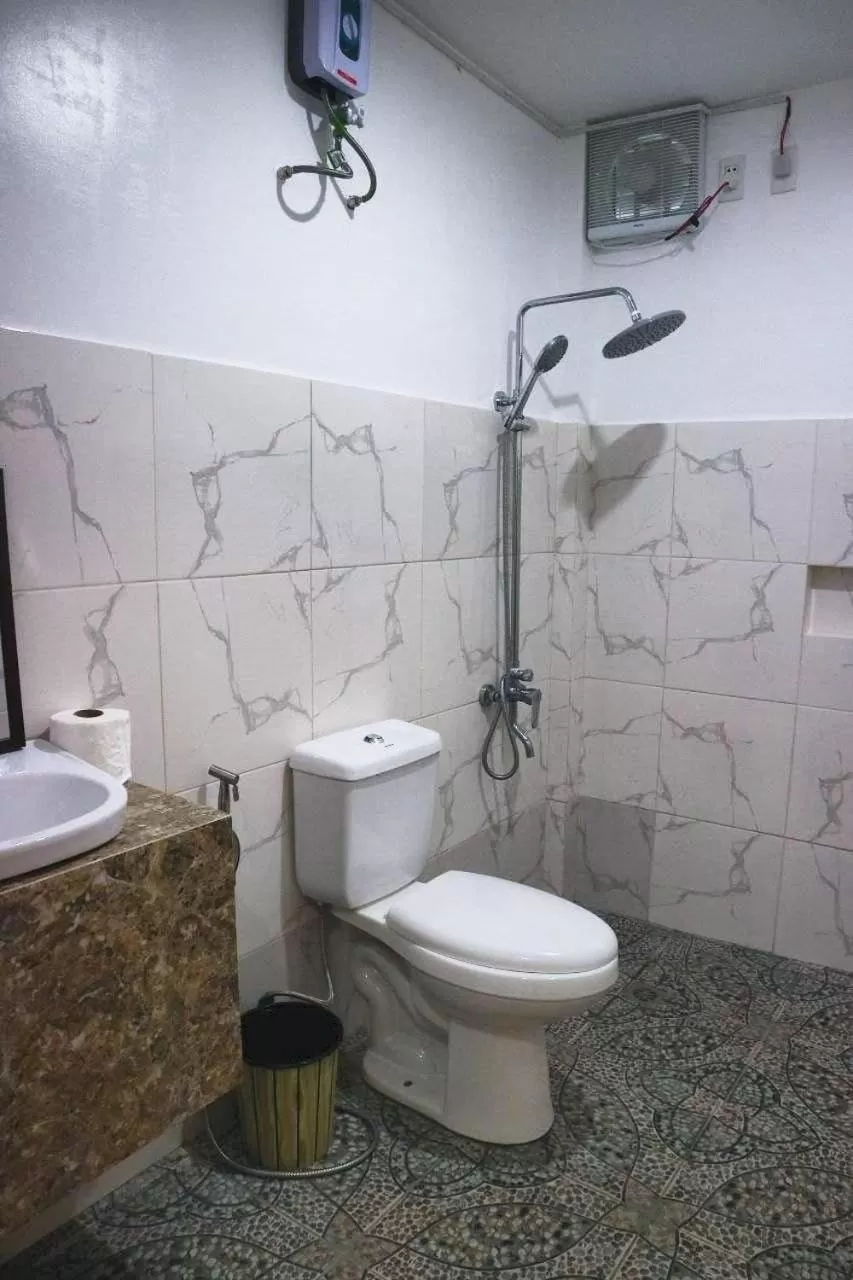 Bathroom in Purple Orchid Bed and Breakfast