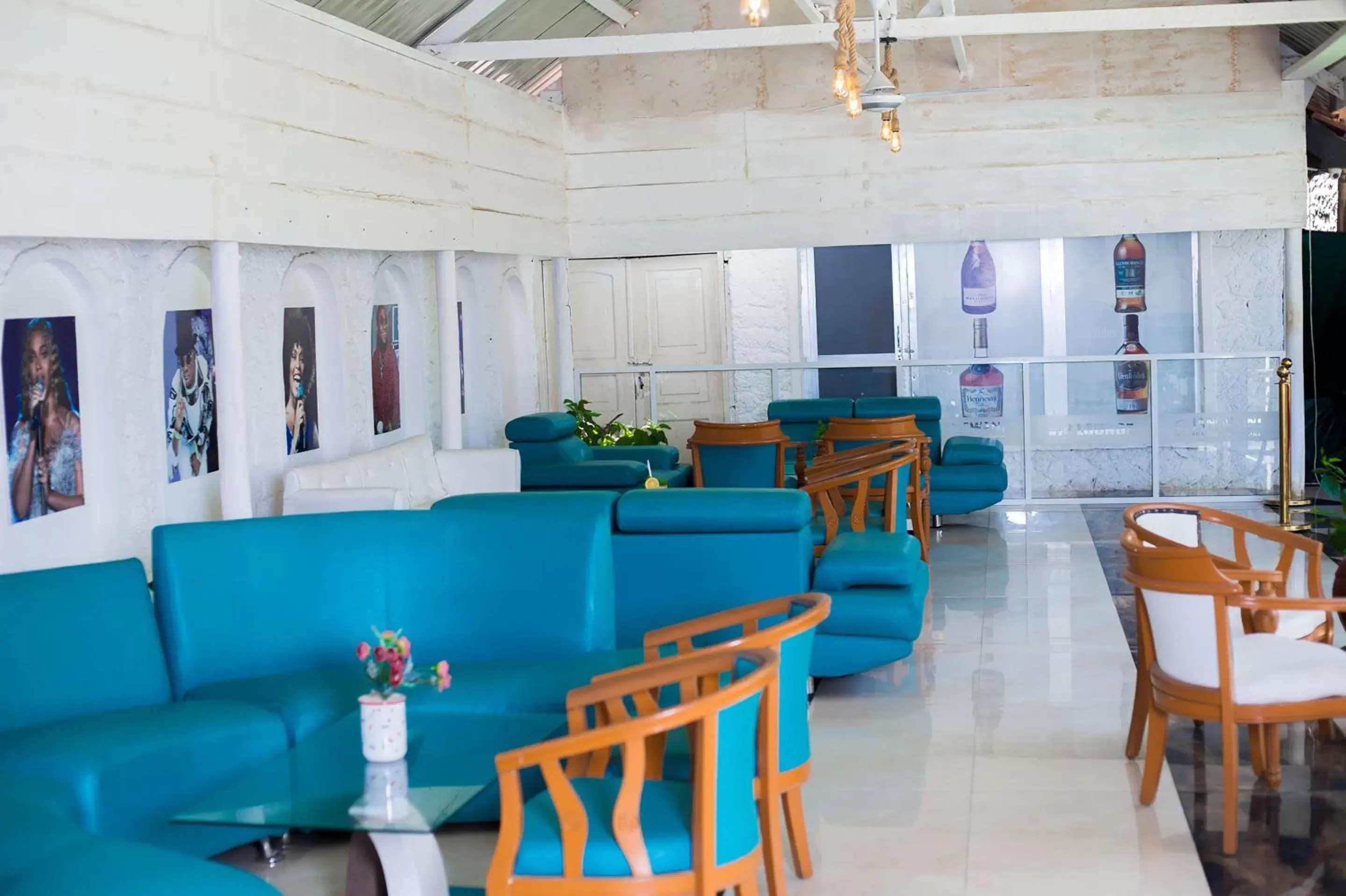 Lounge or bar in Jangwani Sea Breeze Resort
