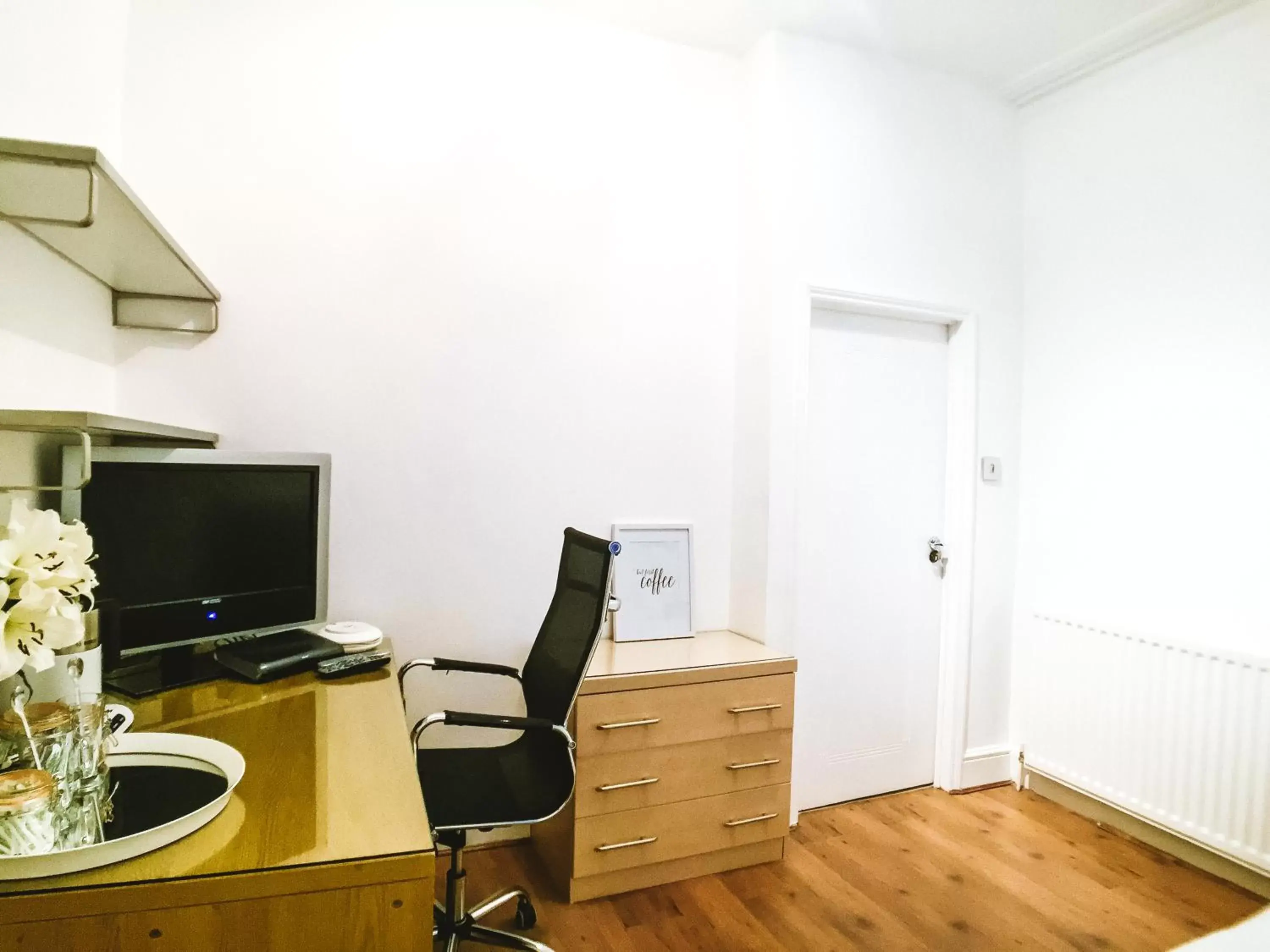 Large Double Room with Shared Bathroom in OutRam 26 Large Double Room with Shared Bathroom in OutRam 26