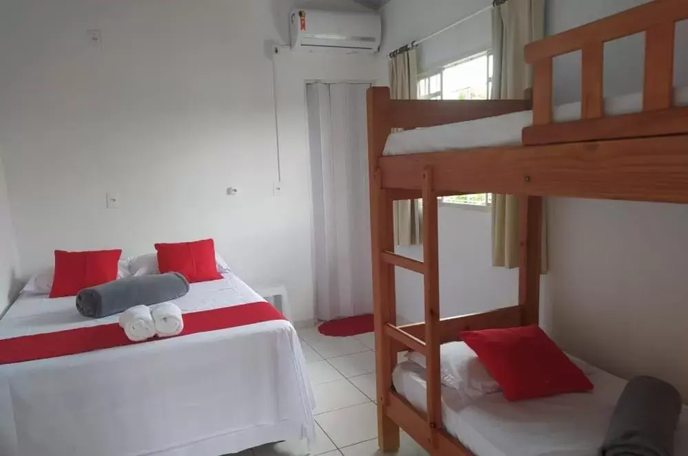 Triple Room with Private Bathroom in Pousada Aquarela Pirenopolis Triple Room with Private Bathroom in Pousada Aquarela Pirenopolis