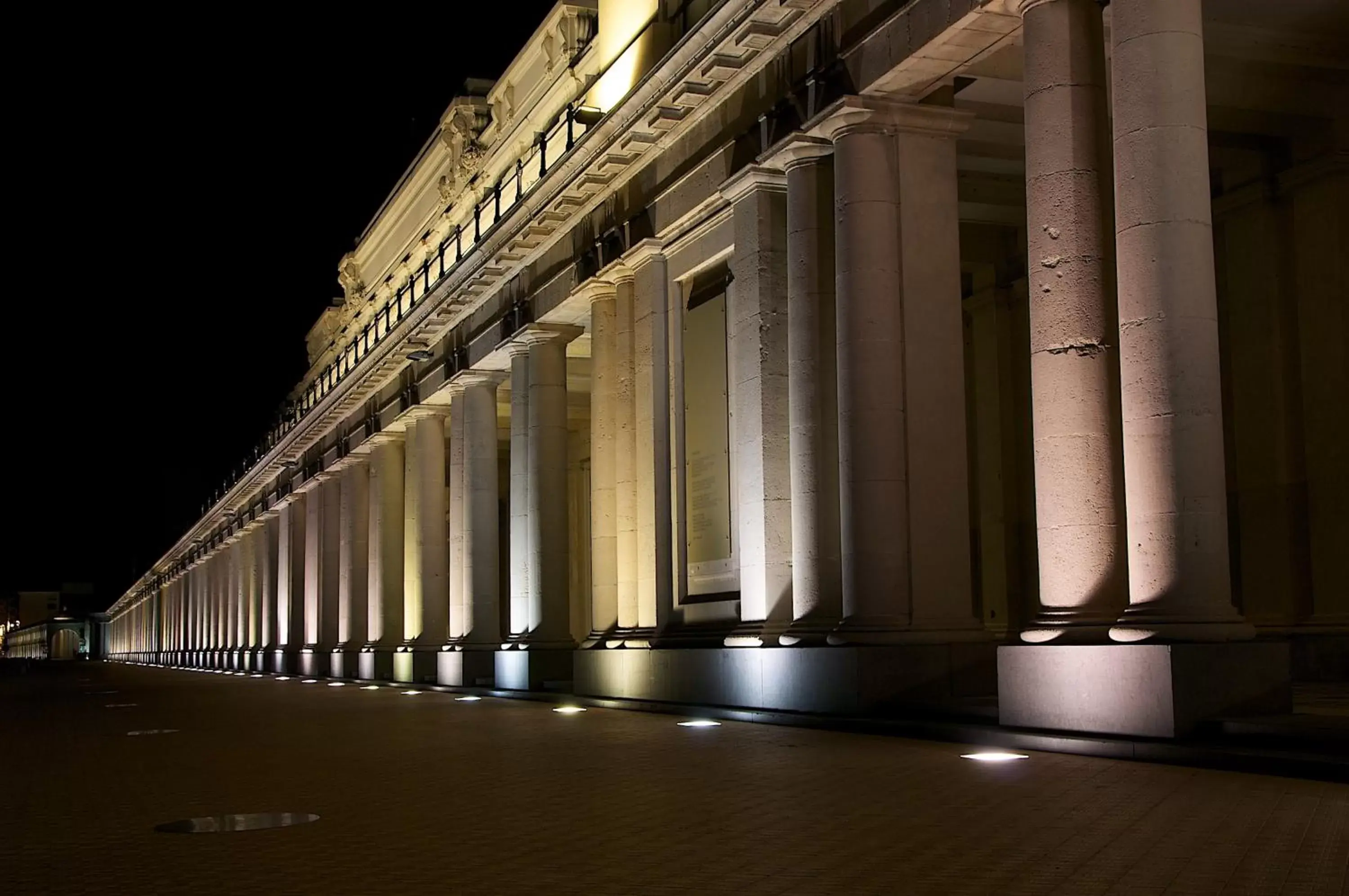 Facade/entrance in Thermae Palace