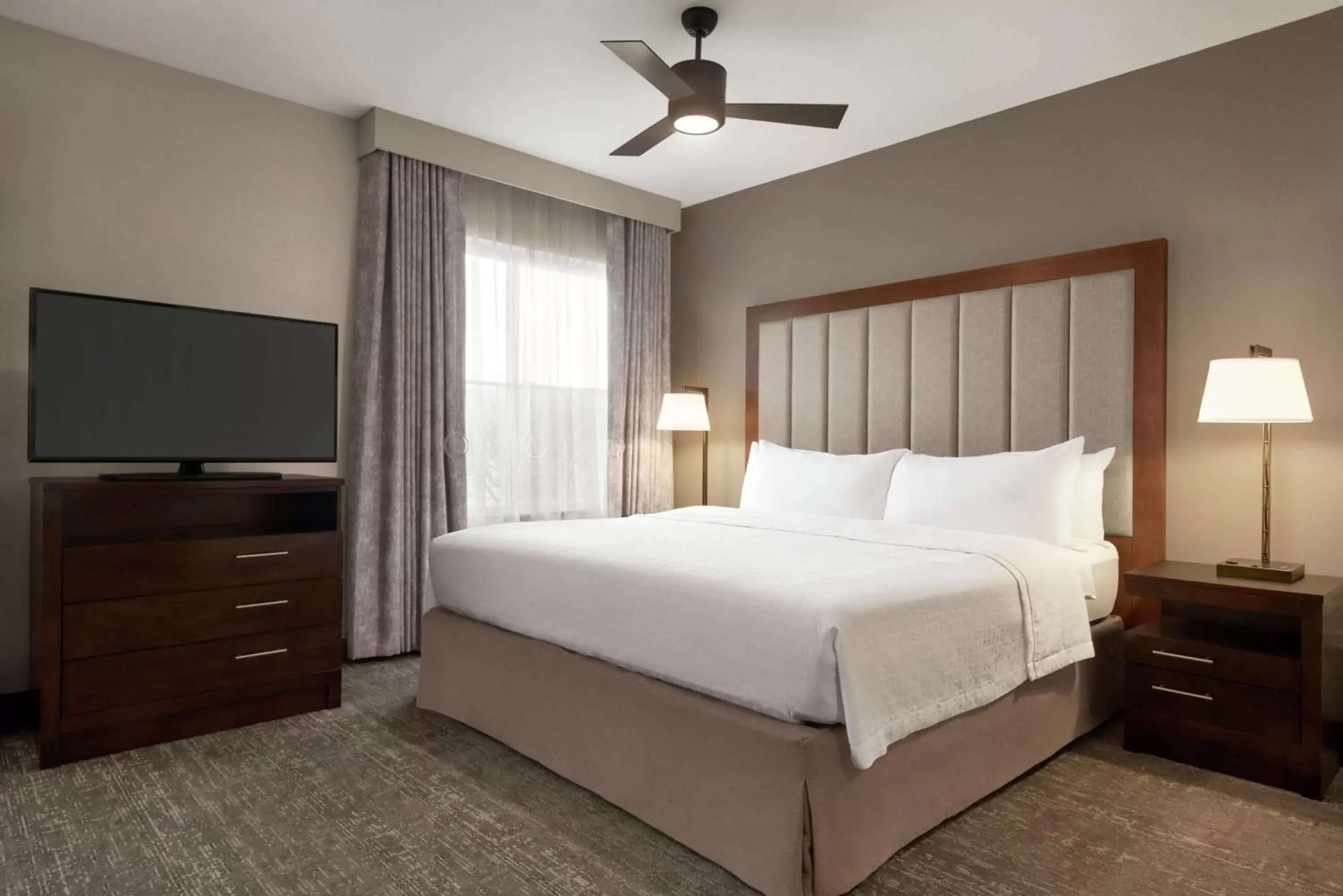 Bedroom, Bed in Homewood Suites Fort Wayne