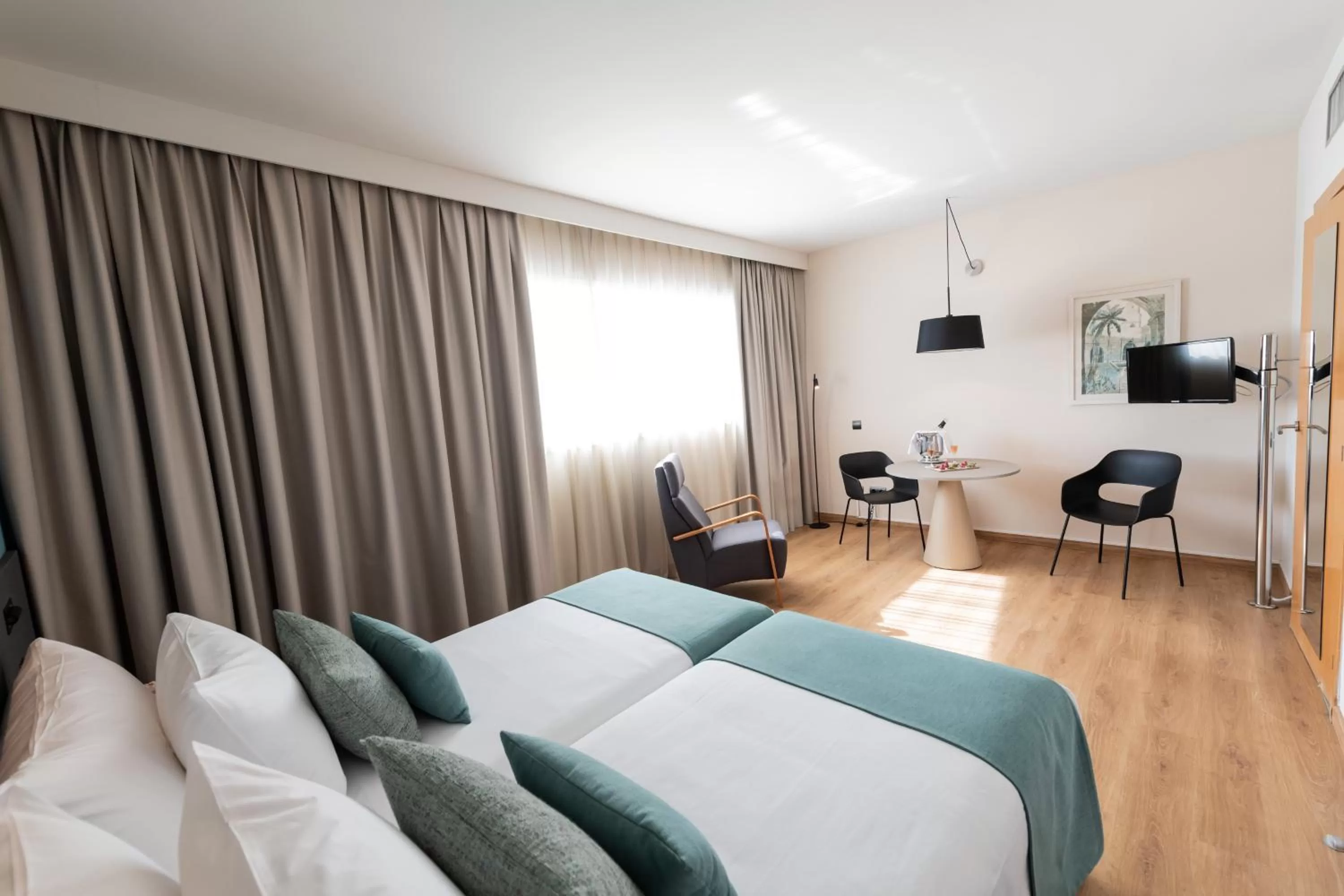 Photo of the whole room, Bed in Aparthotel Atenea Barcelona