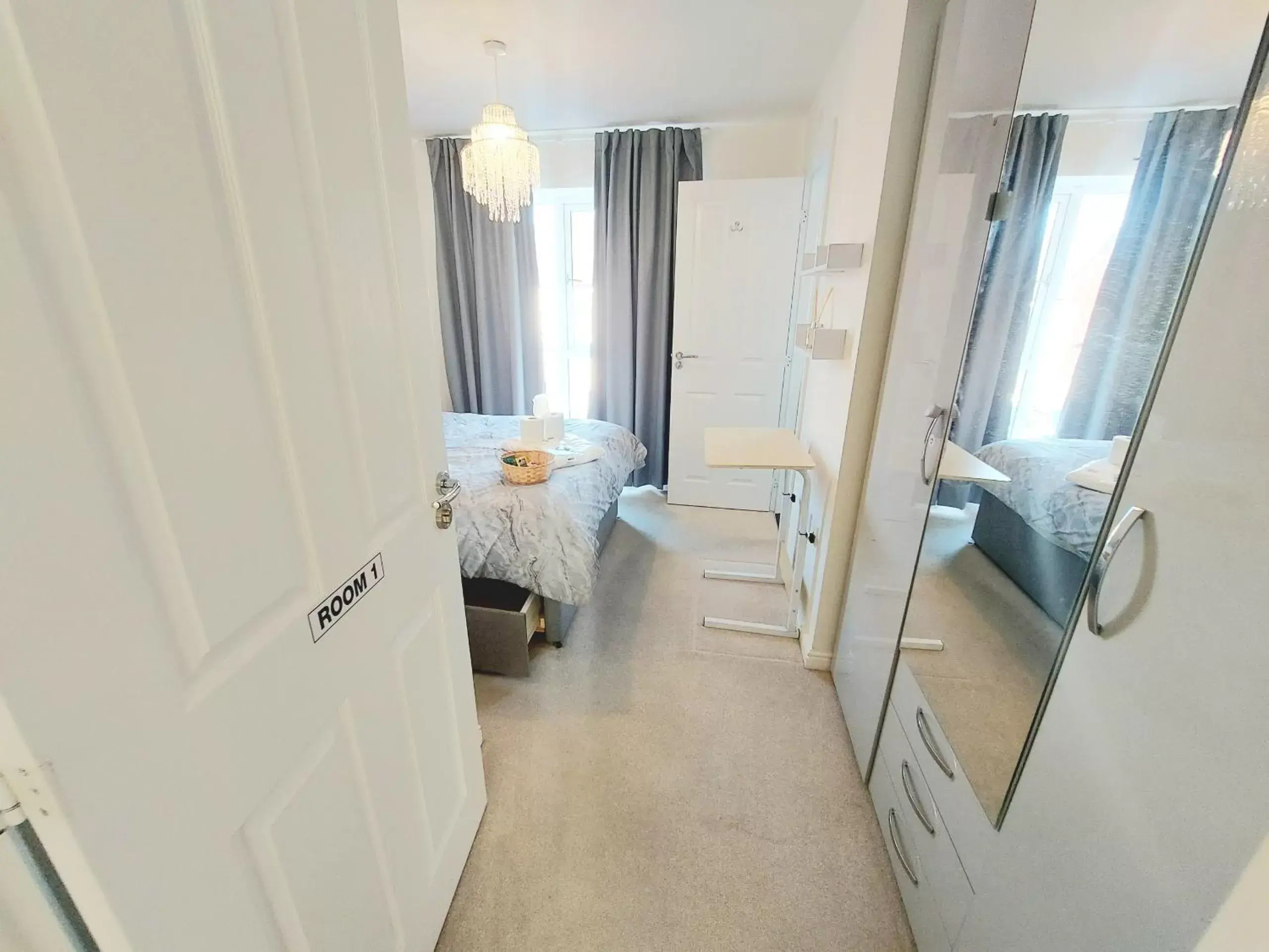 Bedroom, Dining Area in 3-BED HOME, FULL KITCHEN, ENSUITE, in TELFORD OAKENGATES KETLEY