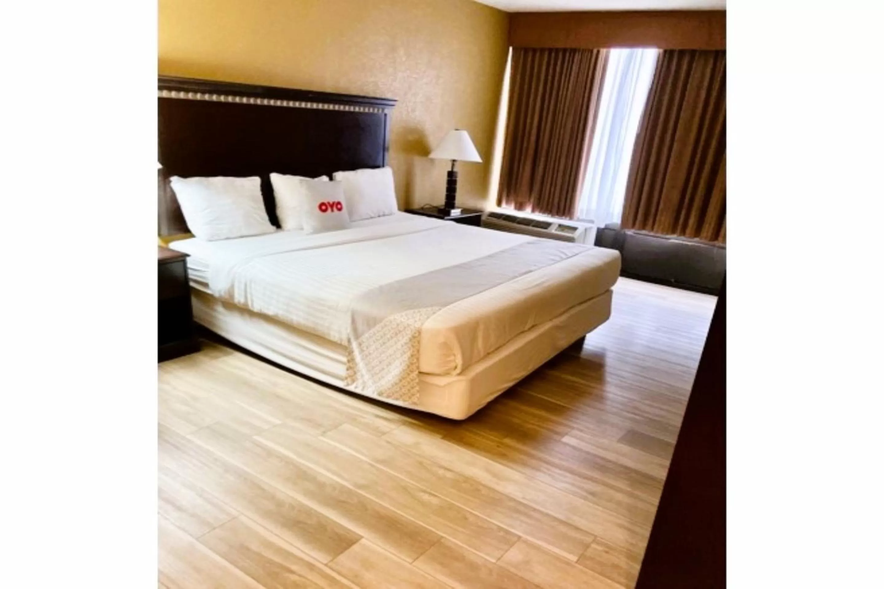 Premium King Bed in Capital O Nacogdoches - Hwy 59 & SW Stallings