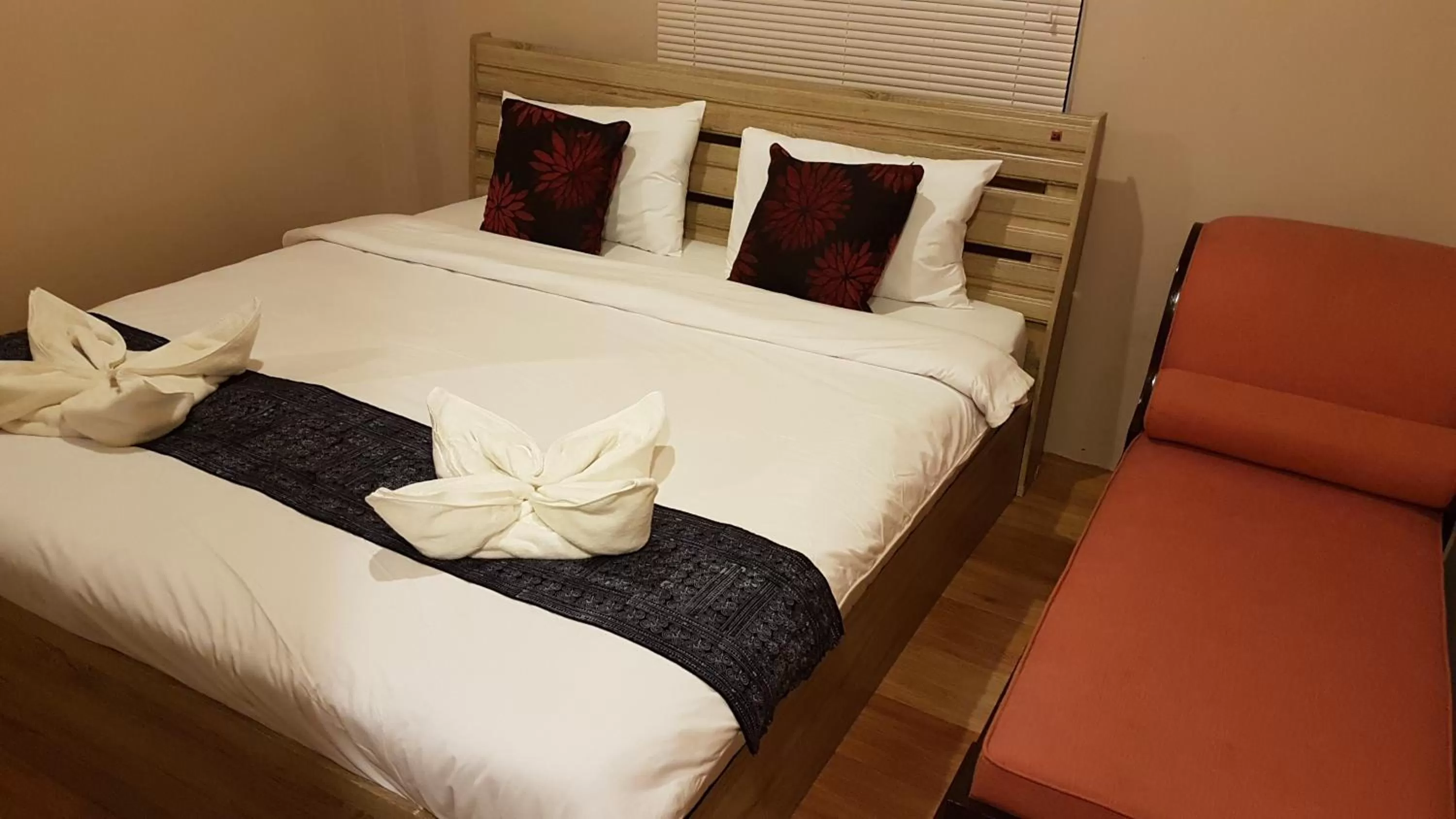 Bed in Panisara Pool Villa Resort Huahin