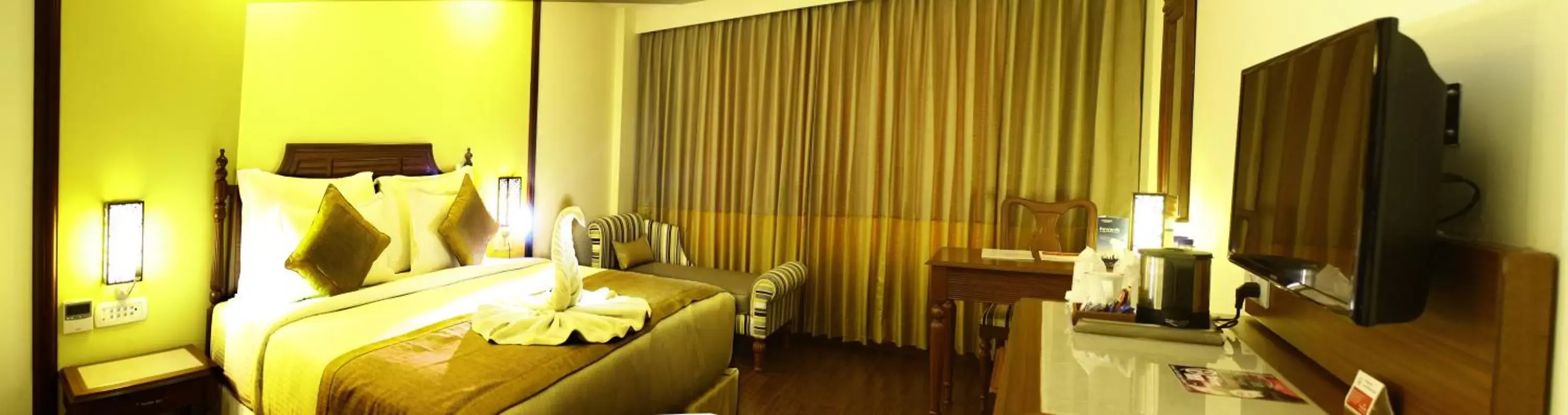 Photo of the whole room, Bed in Ramada Jamshedpur Bistupur