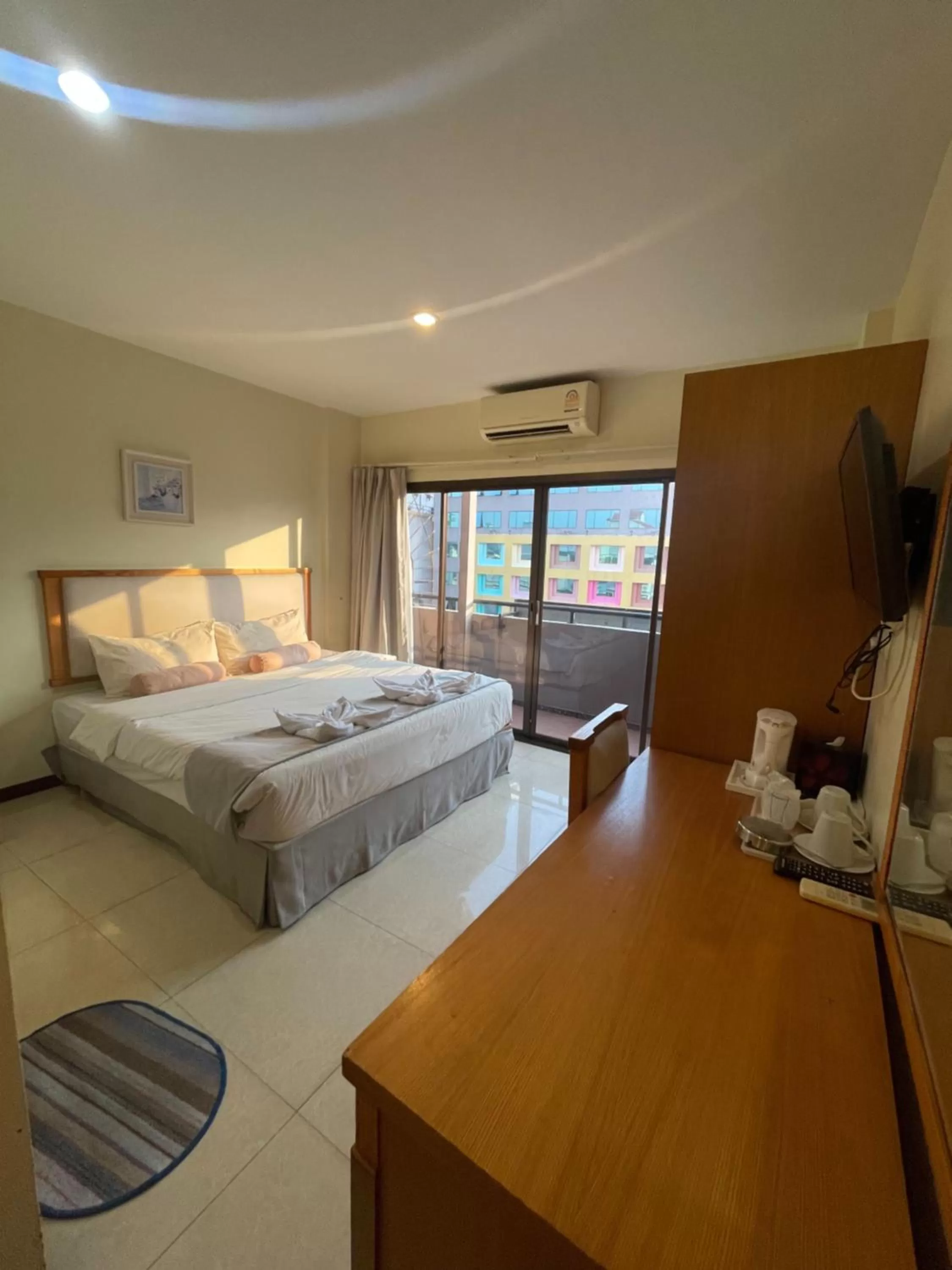 Photo of the whole room, Bed in Babylon Residence Inn pattaya