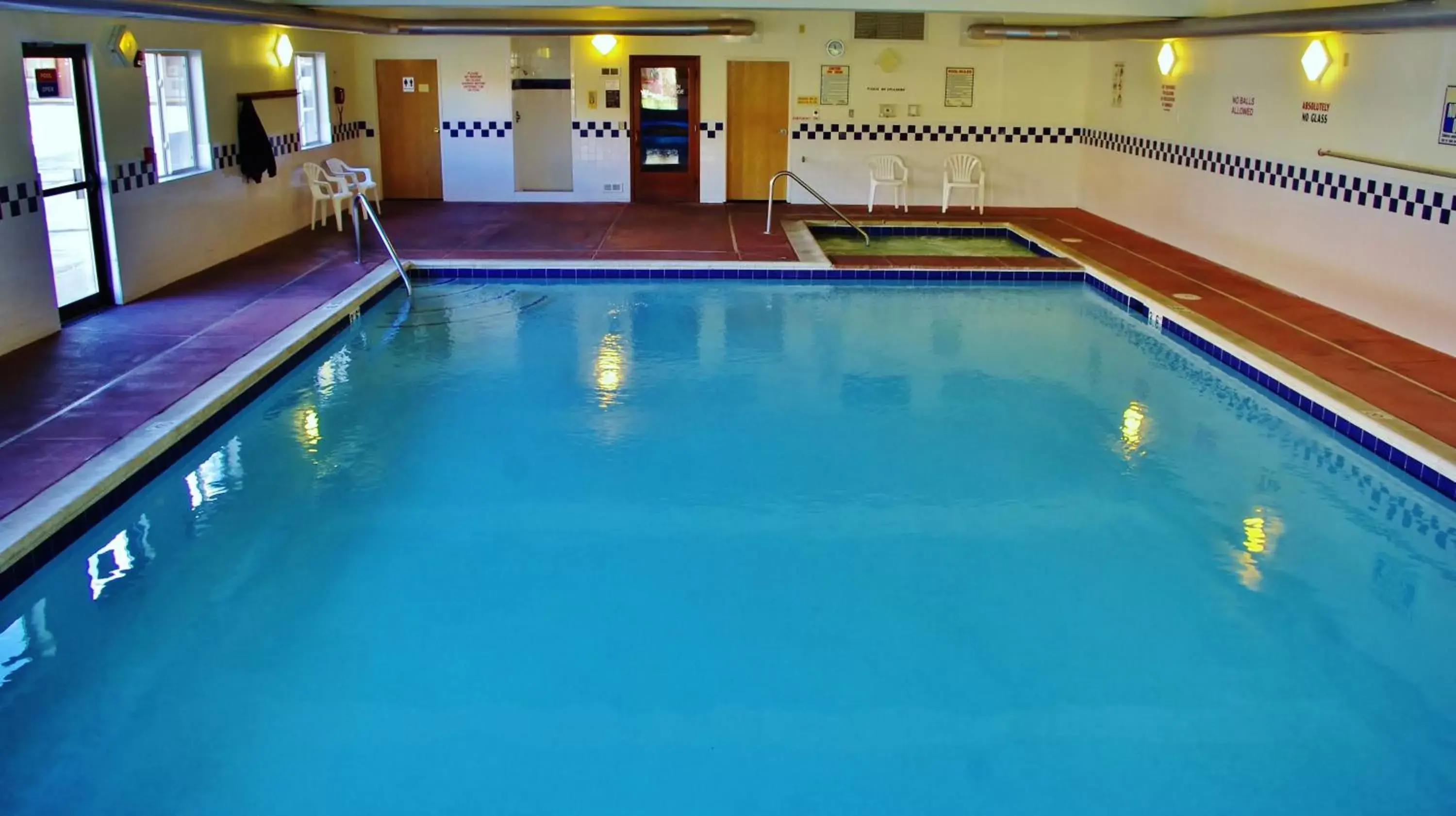 Swimming Pool in Glenwood Springs Cedar Lodge