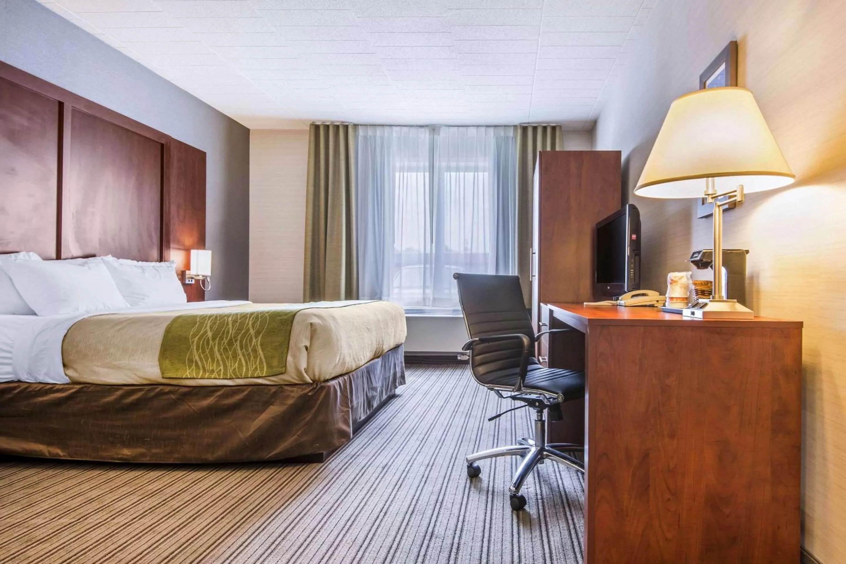 Photo of the whole room, Bed in Comfort Inn & Suites