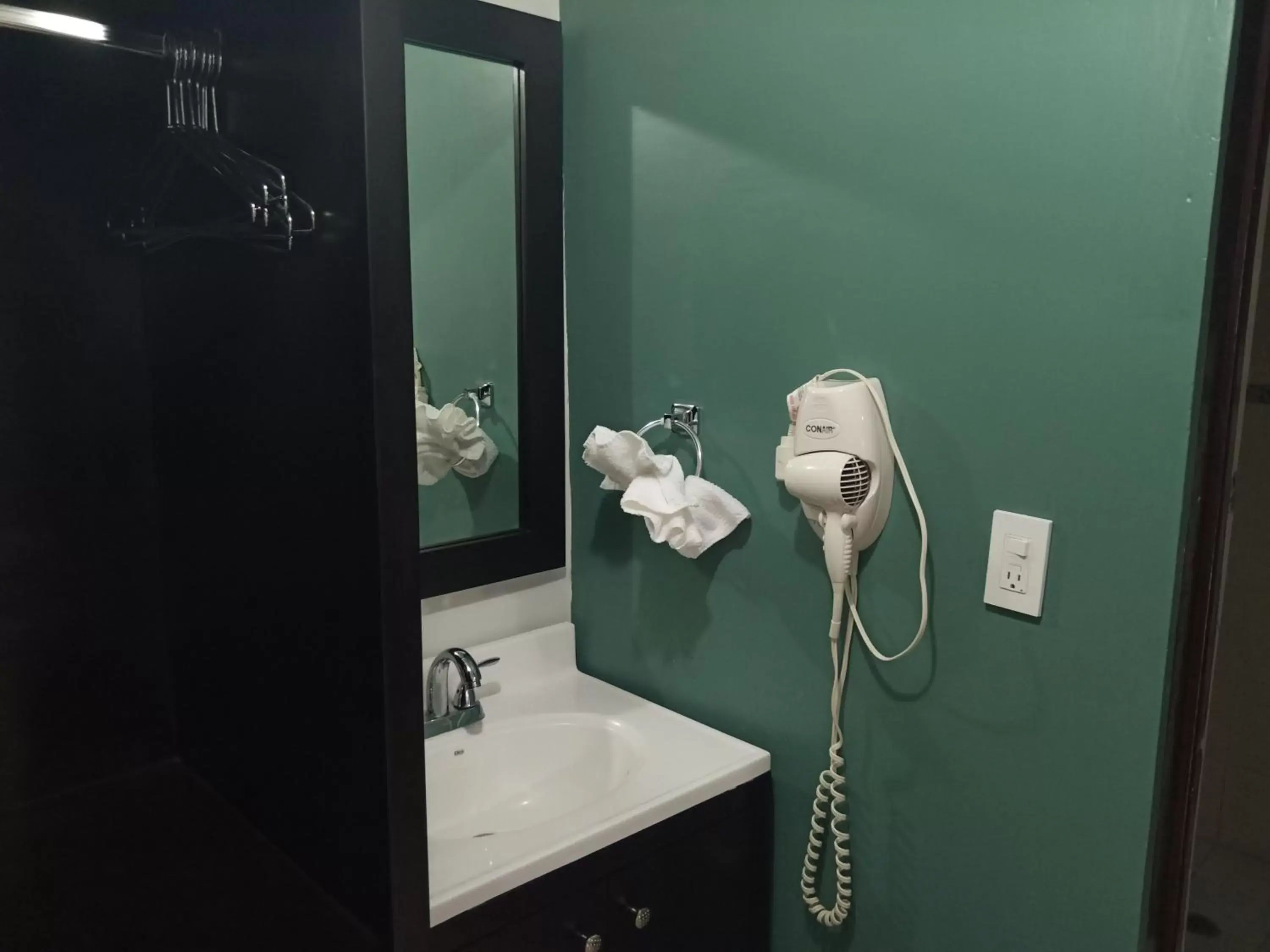 Bathroom in Baja Inn Hoteles La Mesa