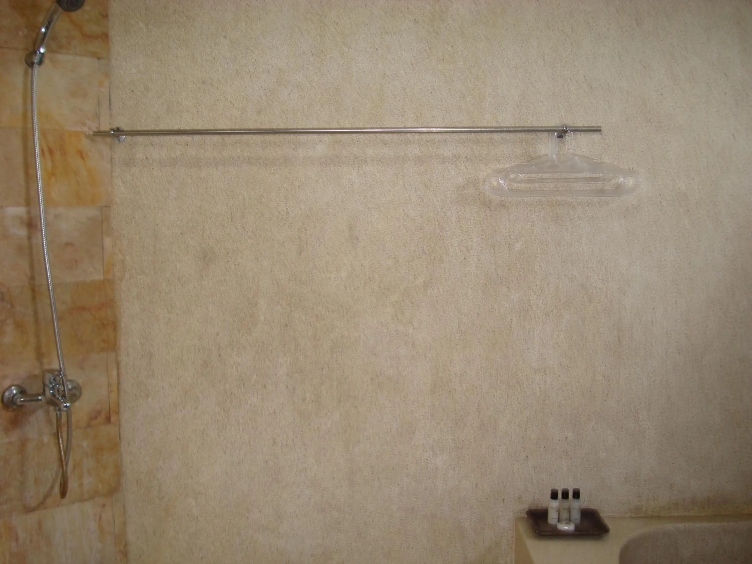 Shower in Anini Raka Resort & Spa