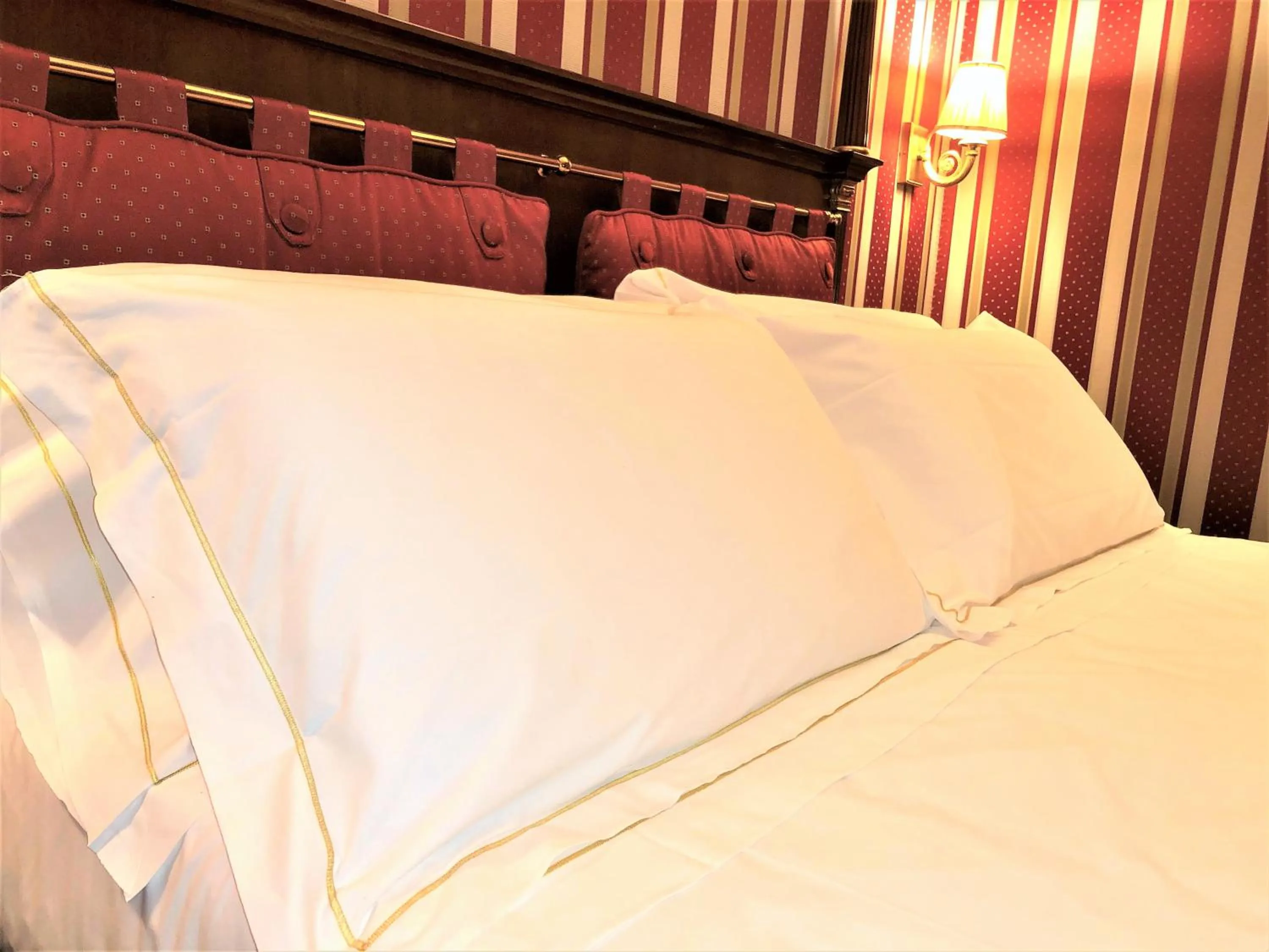 Bed in Hotel Manfredi Suite In Rome