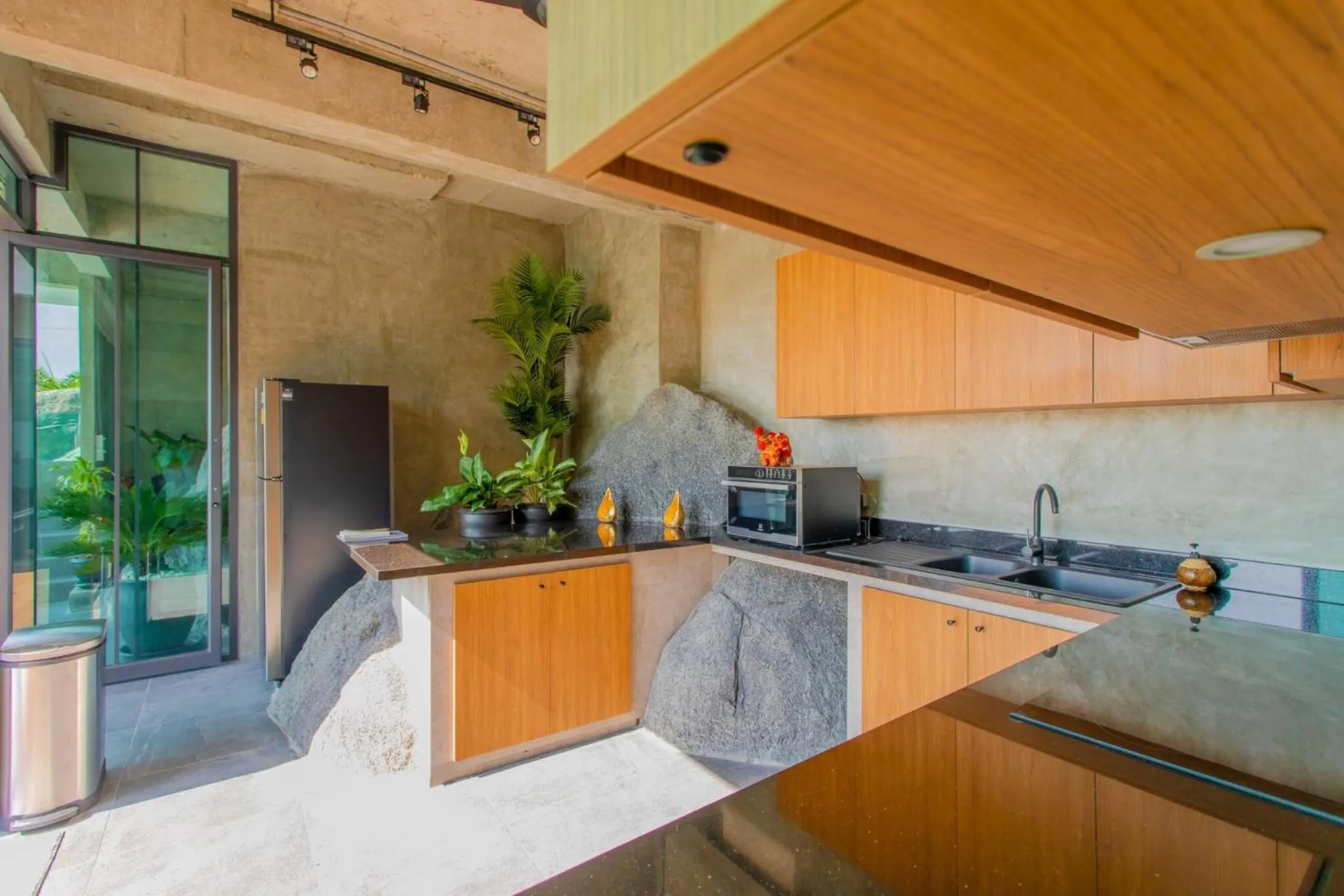 Kitchen or kitchenette in Baan Saint-Tropez Seaview Villas Kata Beach